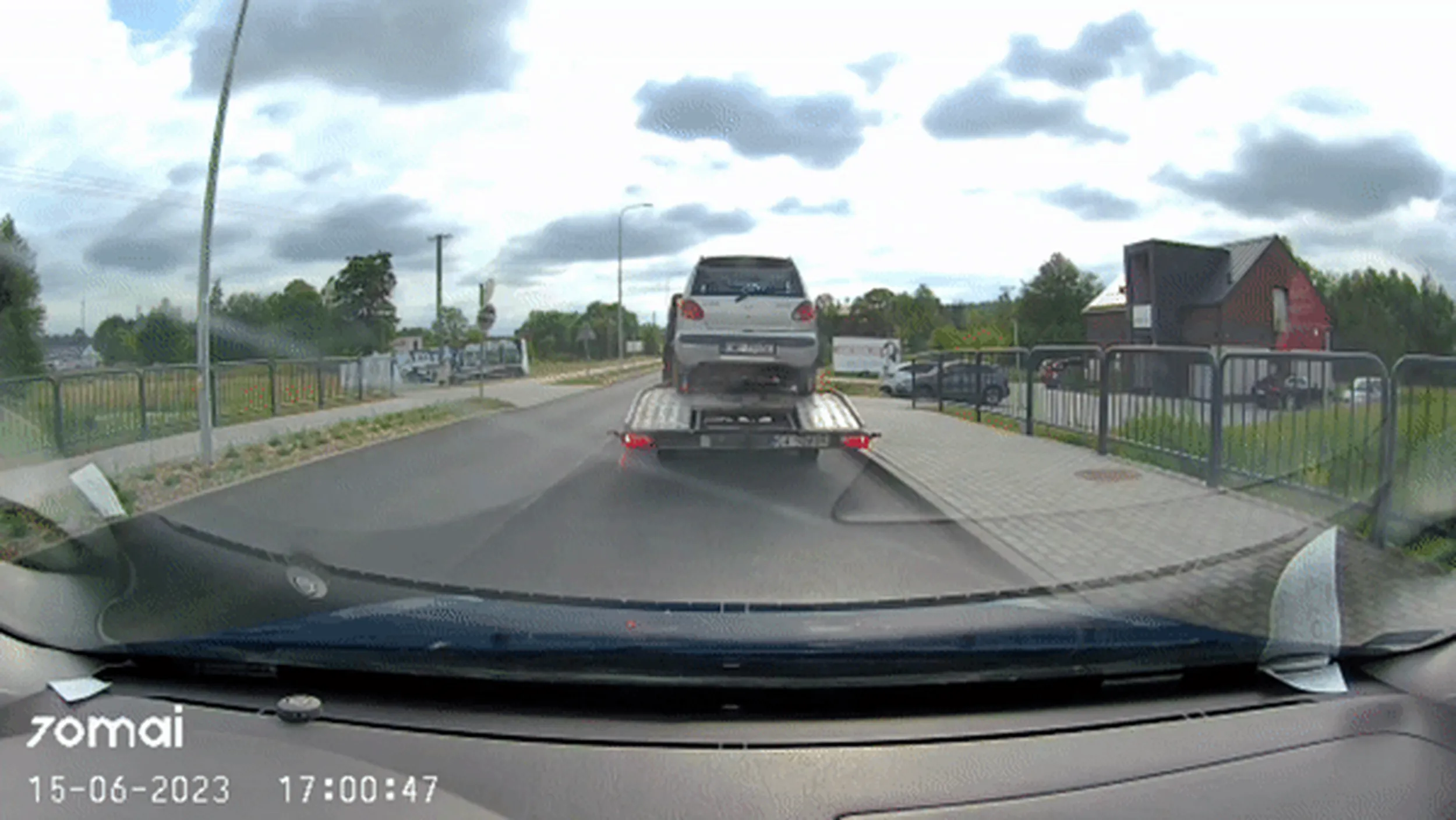 Patrz w lusterka motocykle są wszędzie... Nawet na chodnikach