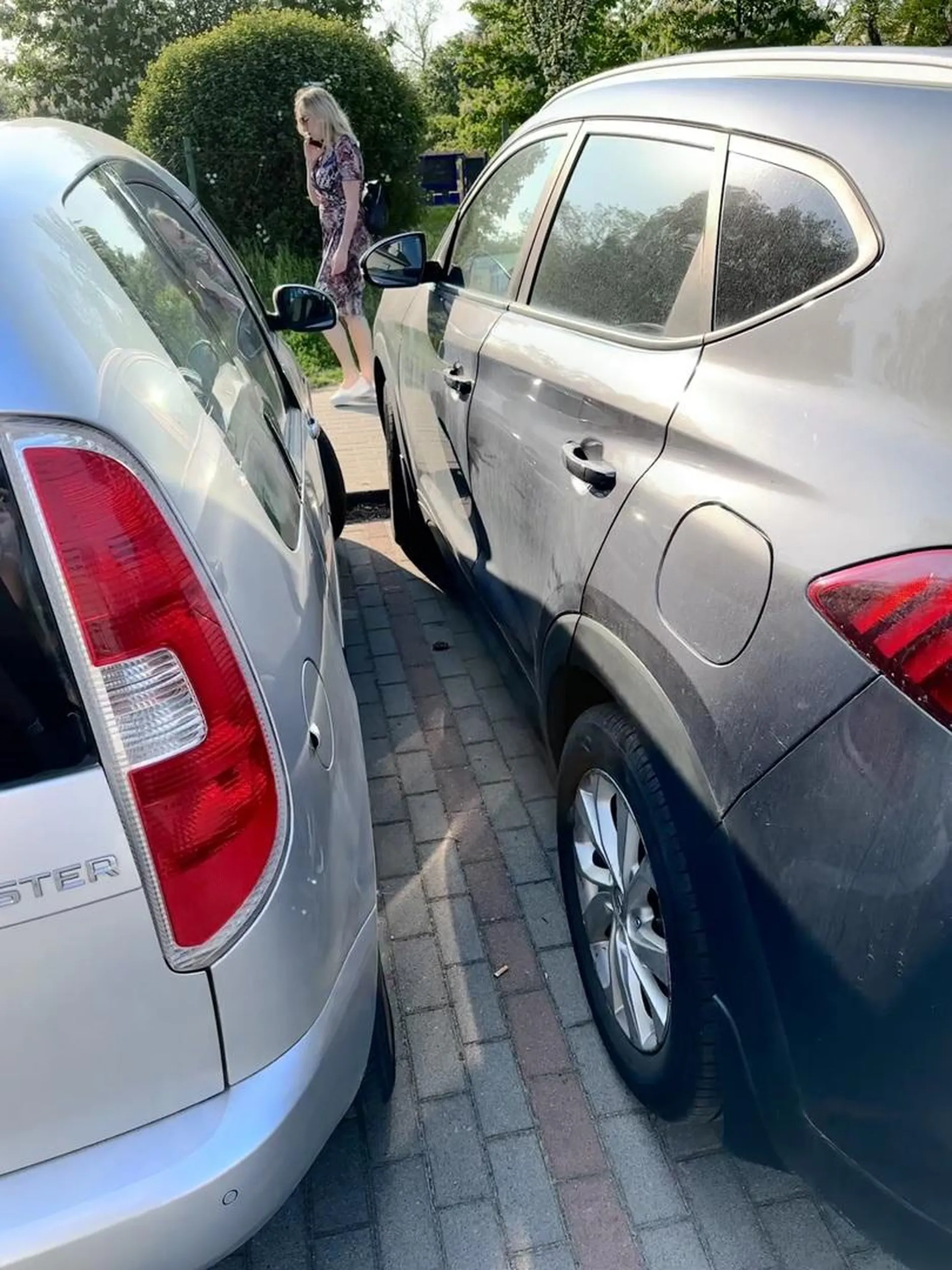 Kimkolwiek jesteś… przez ciebie musiałem wsiadać do auta z drugiej strony… -,- następnym razem nie tylko sprawdz czy ty wyjdziesz ale tez czy druga osoba może wyjść typie/typiaro…