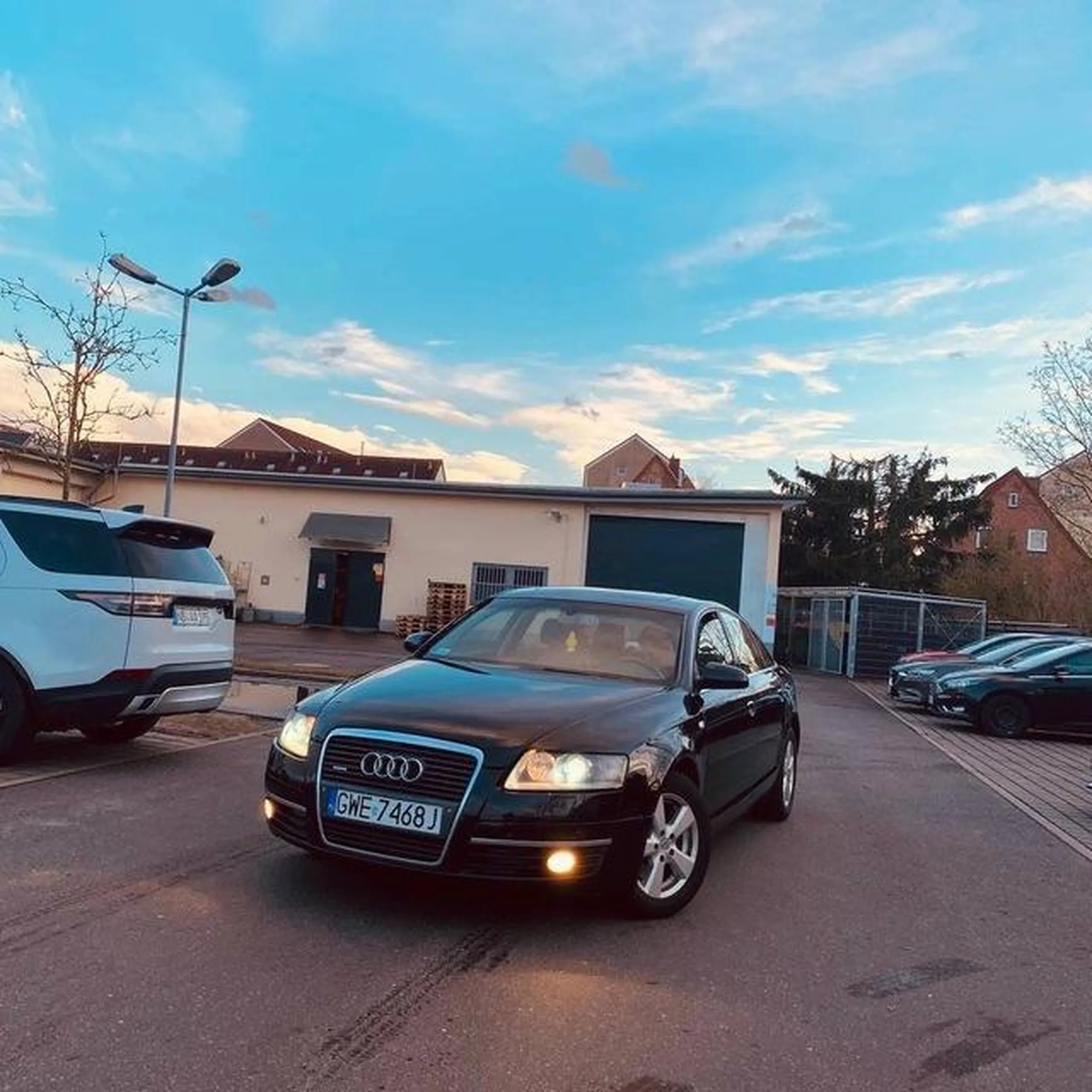 Zablokowali wyjazd z parkingu.