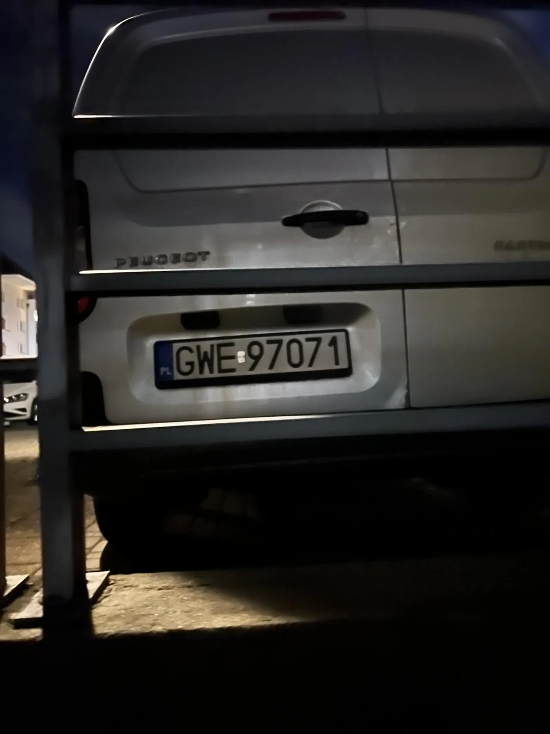 Wiesniak staje na cudzych miejscach postojowych