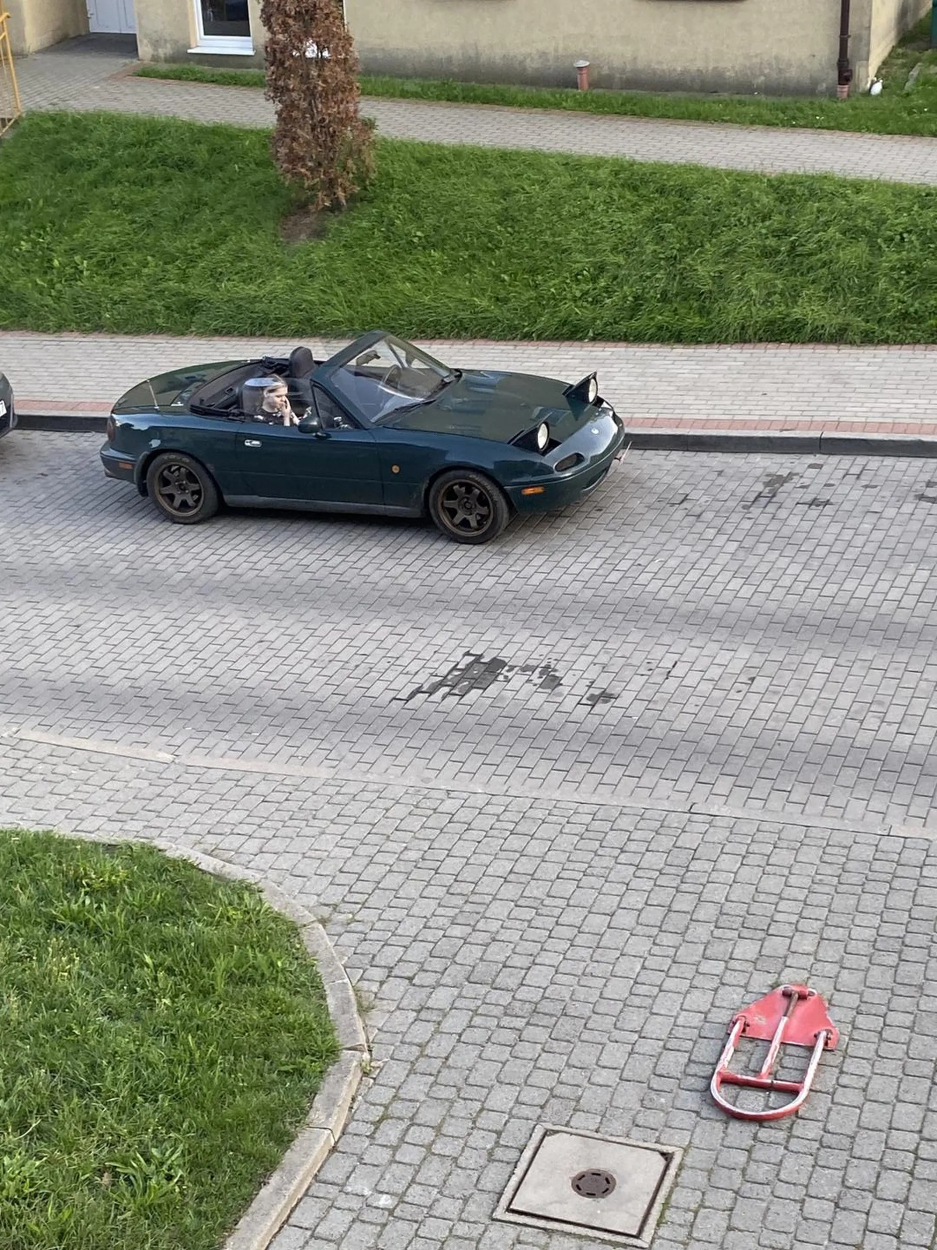 Cudowna miata brzmi fenomenalnie  szkoda ze nie można wstawiać filmów bo dźwięk to poprostu cudo