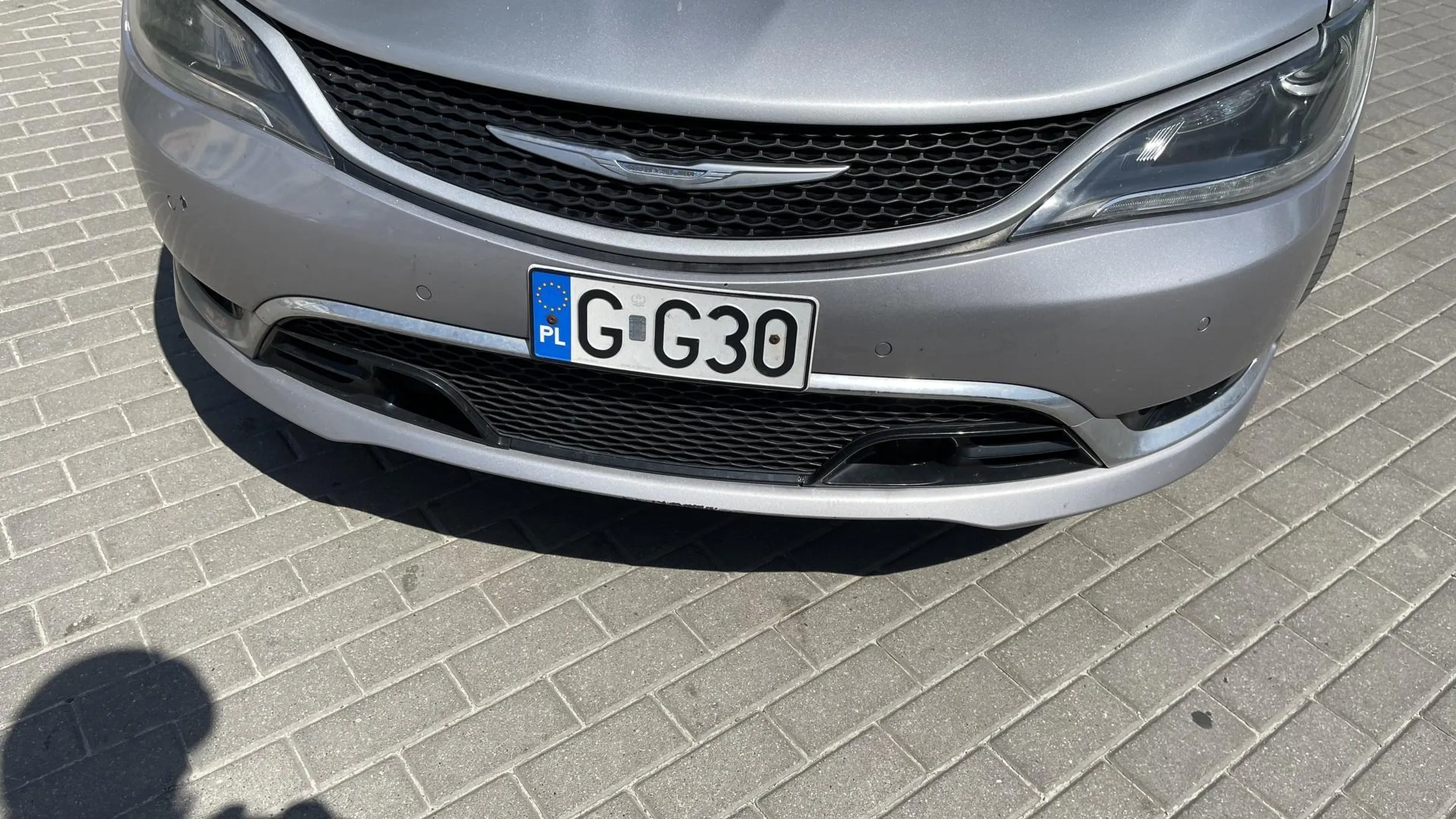 Pani stwarza zagrożenie na drodze i wymusza pierwszeństwo.