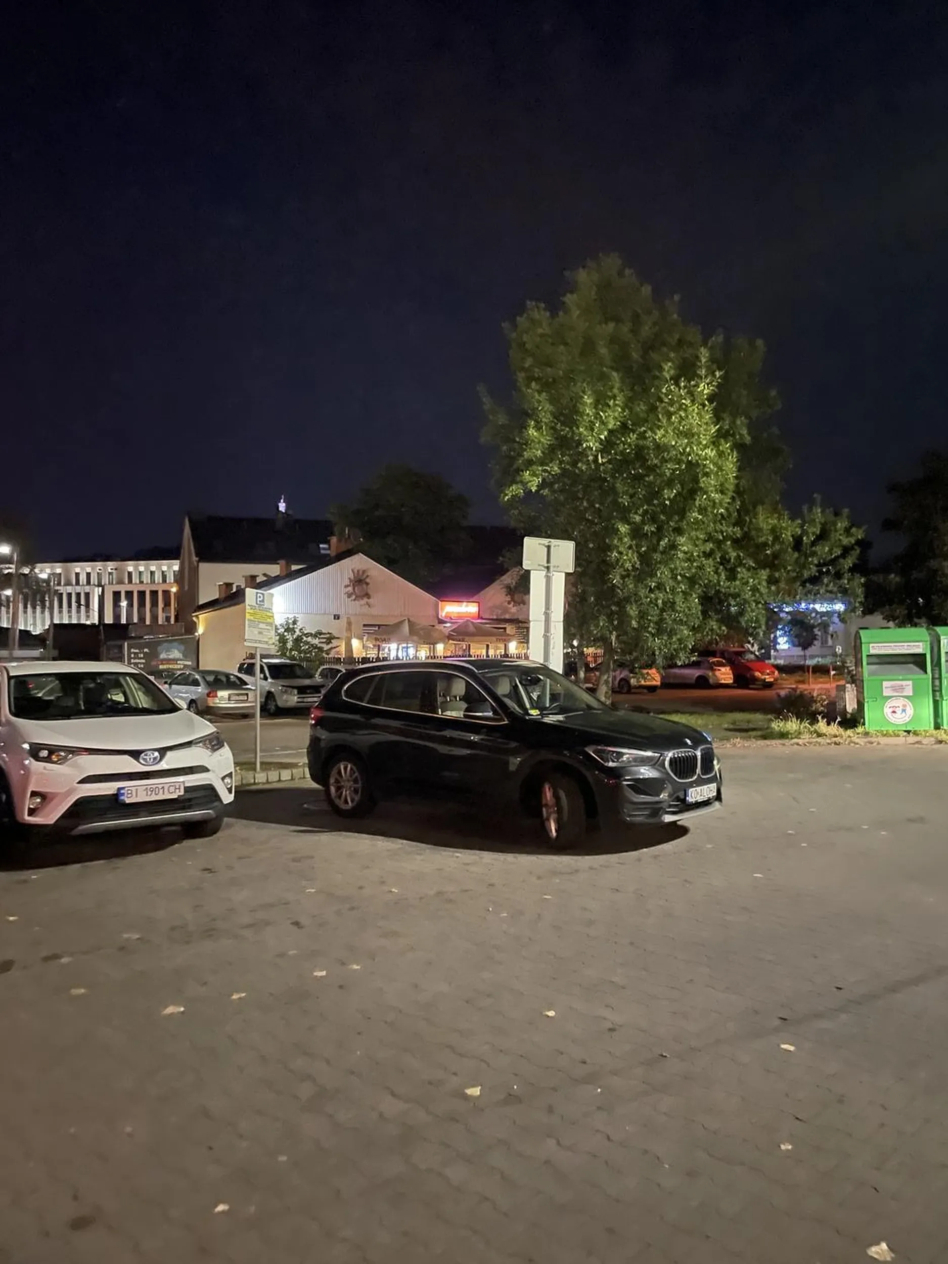 No zjeb nie umie parkować XD