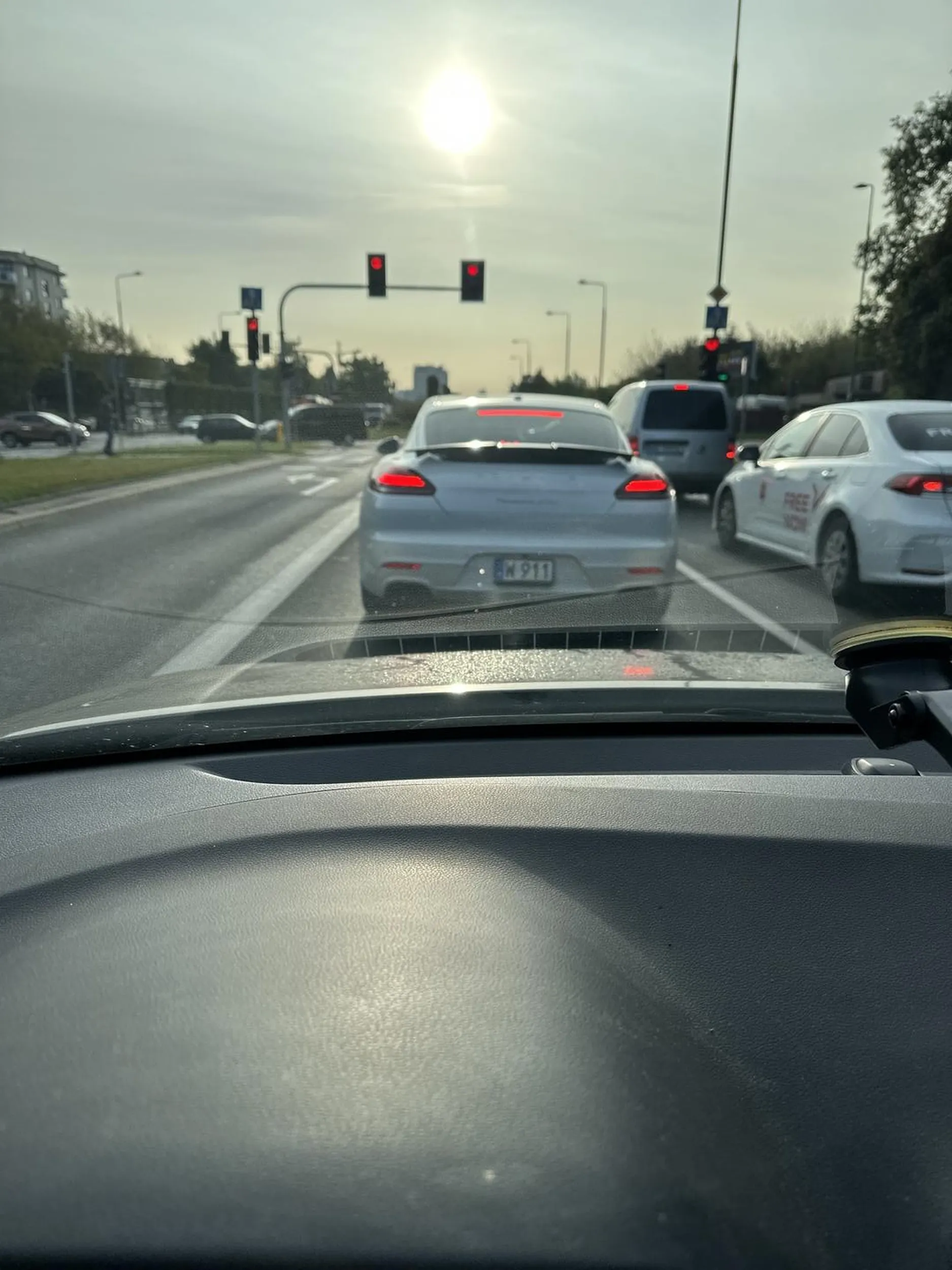 Kierowco, Naucz sie zasad ruchu drogowego. Myślisz, ze cwany jesteś i nie musisz stać w korku. A tego fucka wsadź sobie gdzies