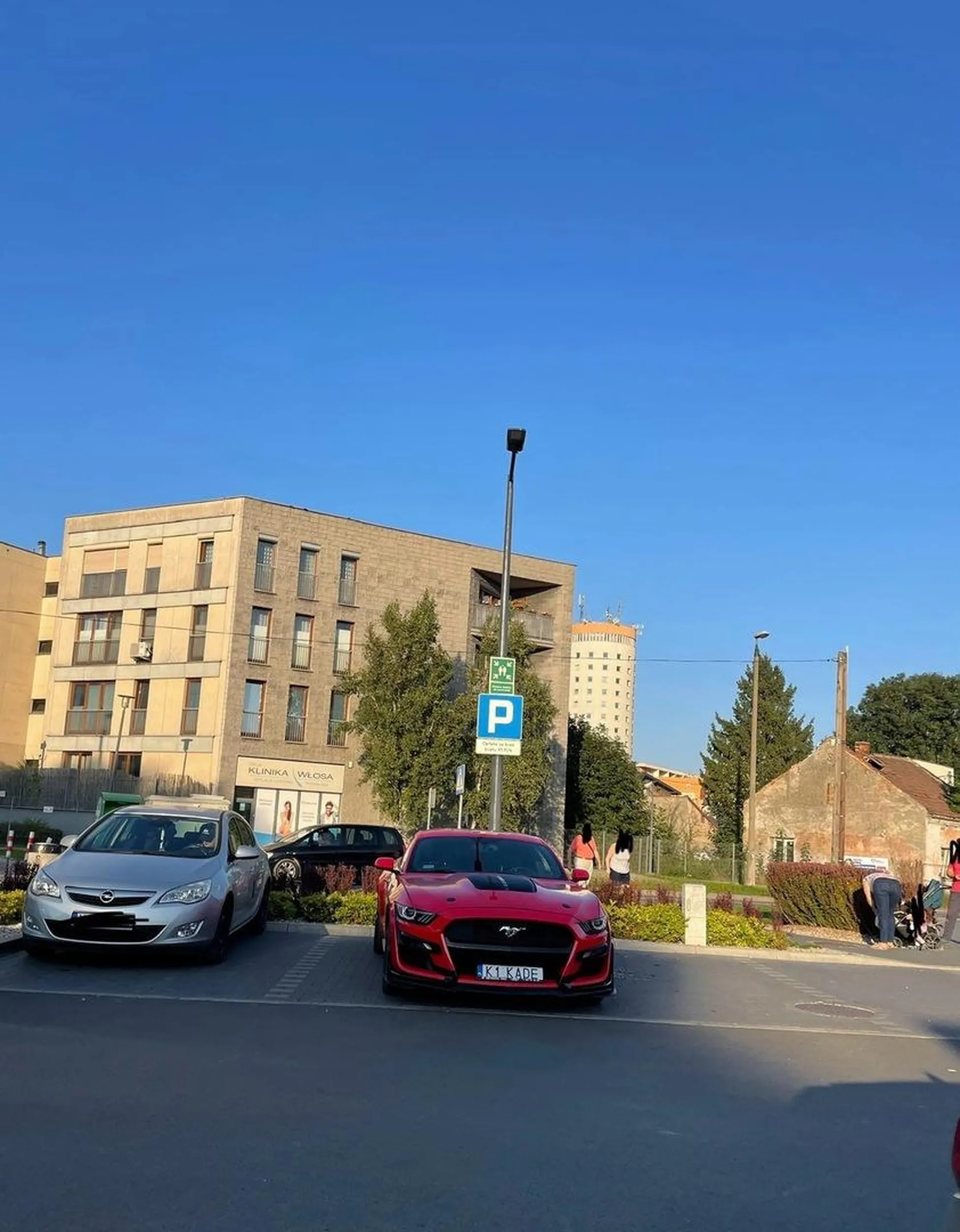 Naprawdę tak trudno zaparkować w wyznaczonym miejscu? Burak i tyle.