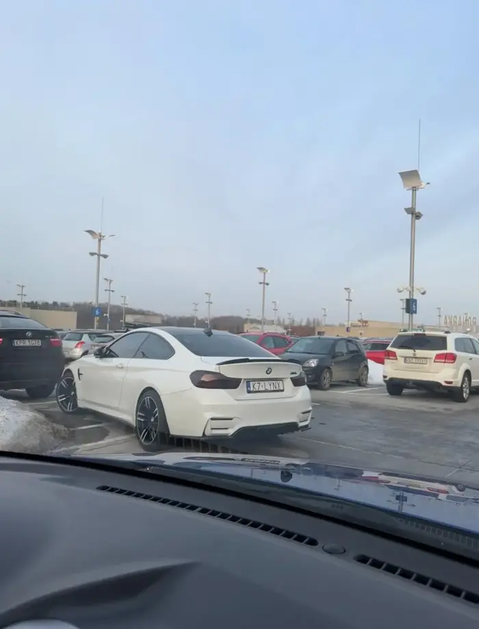 Ale sobie dupa stanęła na zakręcie. tak jak wyżej fotel out