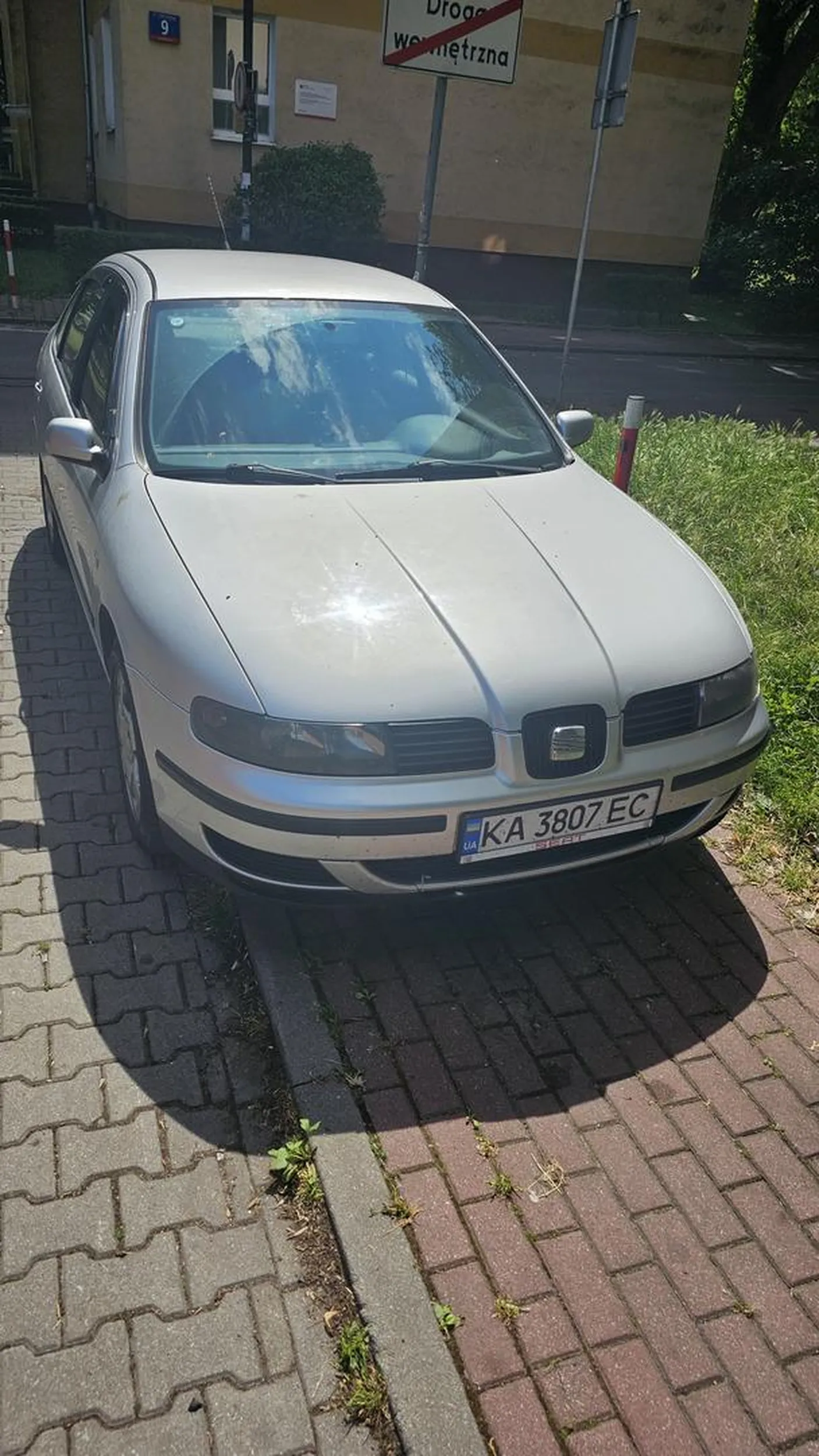 Wjazd pod zakaz ruchu B-1, parkowanie w strefie ZGN bez identyfikatora / bez zezwolenia