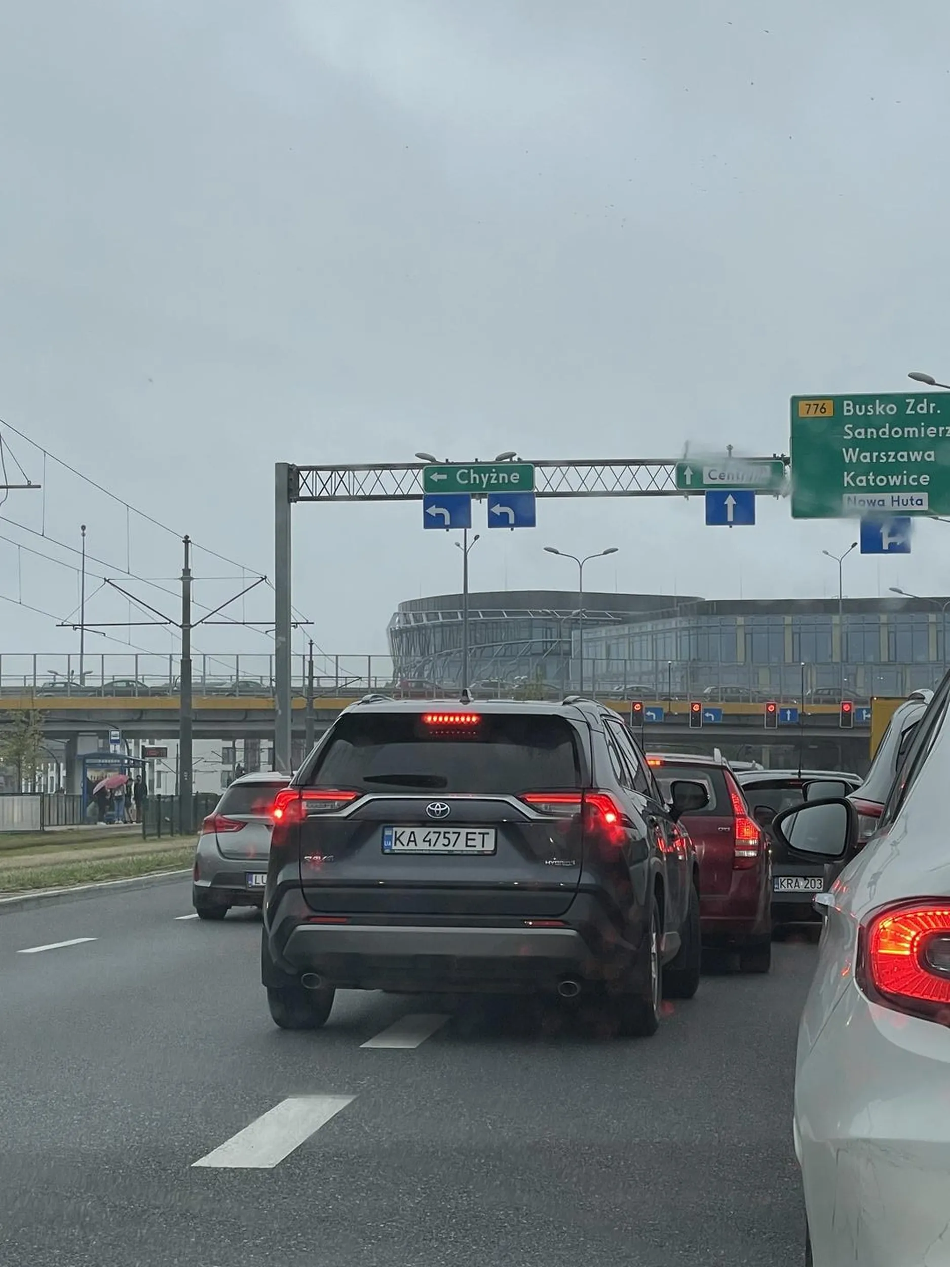 Jazda lewym pasem, a potem wpychanie się na chama na prawy, bez kierunkowskazu, żeby jechać prosto.