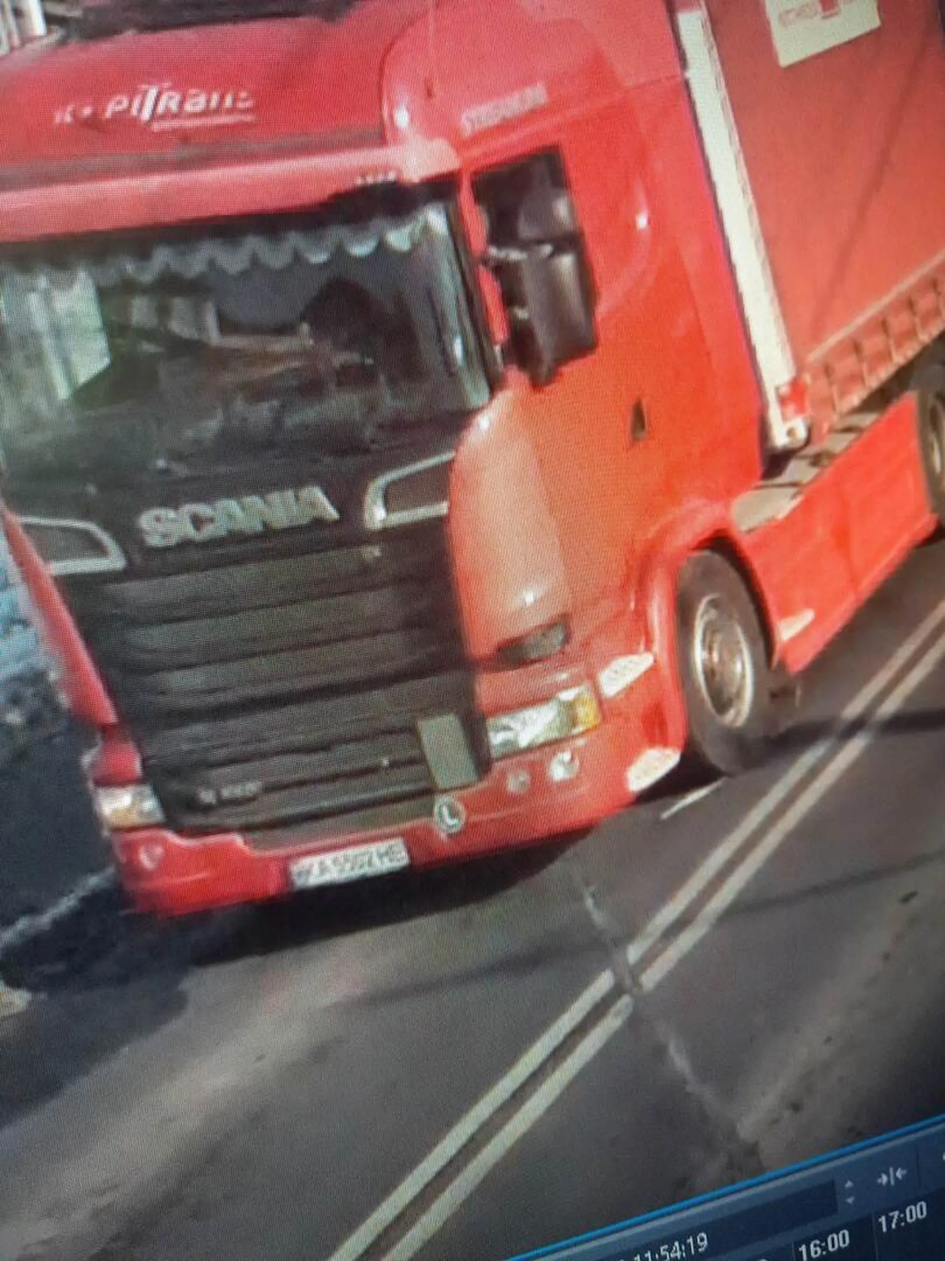 Miałam wypadek z tym kierowca. 09.02.2023Spadła na mnie ogromna tafla lodu w województwie mazowieckim, kierowca uciekl,nie pomógł poszkodowanej, samochód uległ znacznej awarii, policja spisała protokół