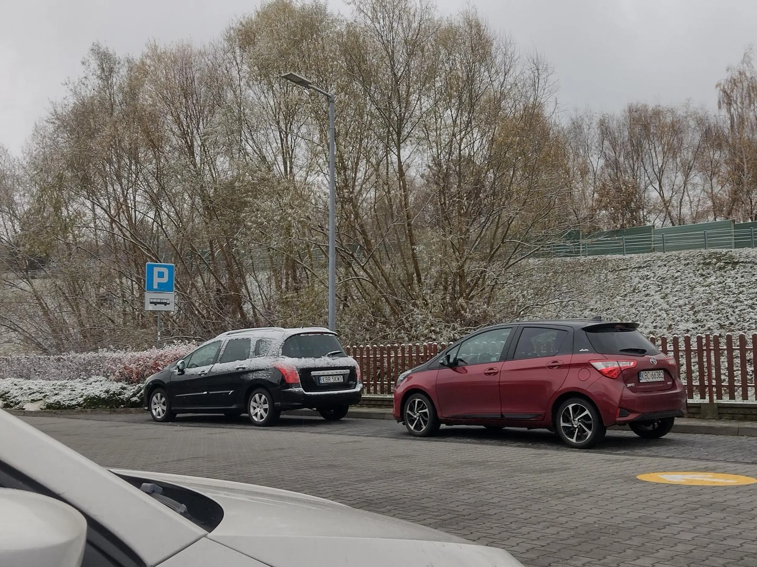 Zajmuje miejsce przeznaczone dla autobusów