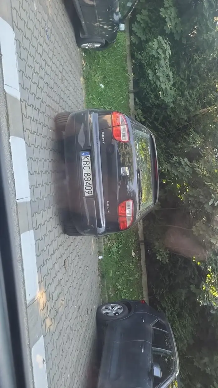 Naucz się parkować bo zajmusze 3 miejsca