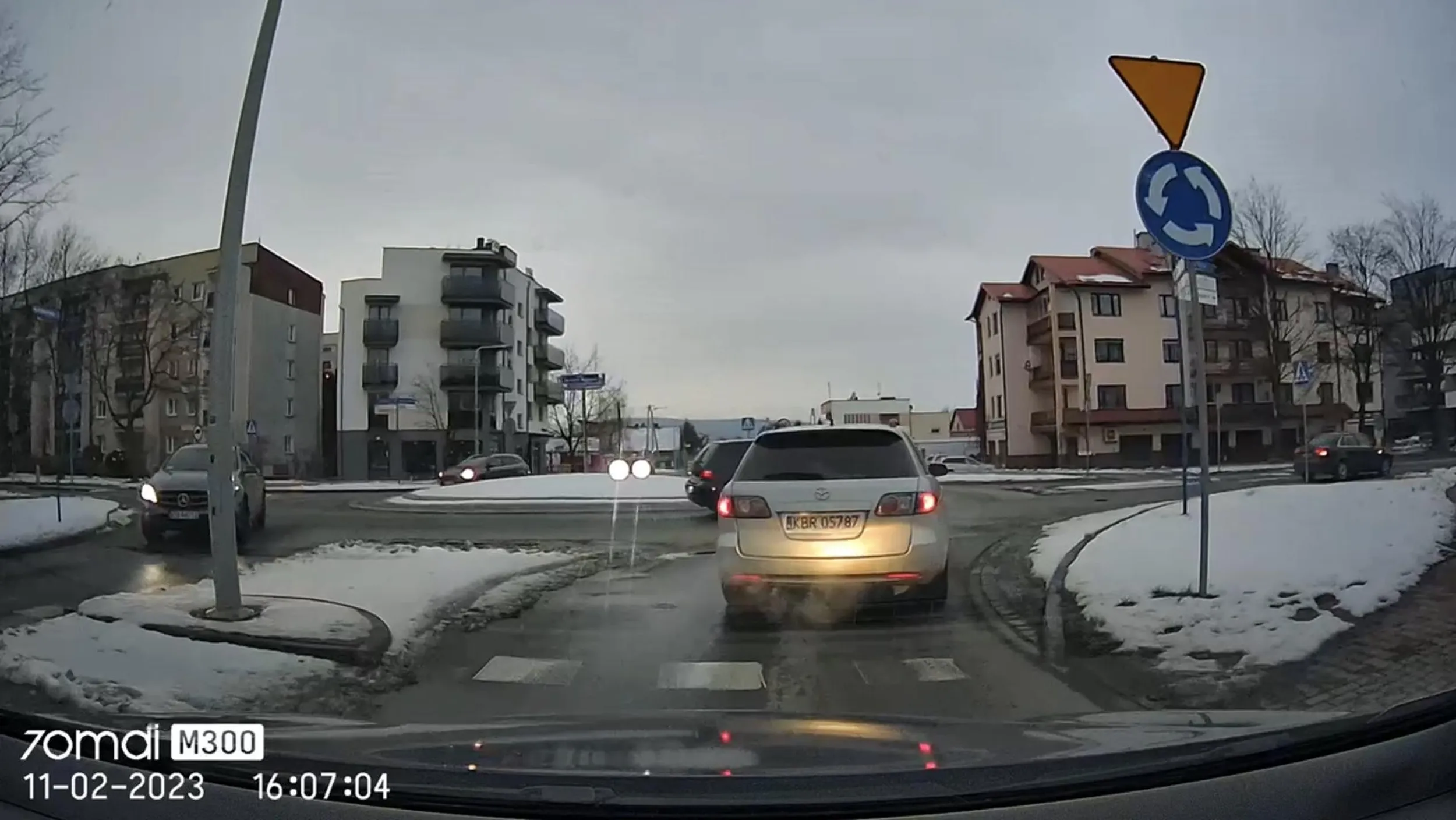 Wyprzedzanie na 50-stce prawym pasem. Syndrom łysego z BMW, czyli brak kierunkowskazów. Wracaj na swoją nieoznakowaną wioskę i nie zaśmiecaj nam asfaltu.