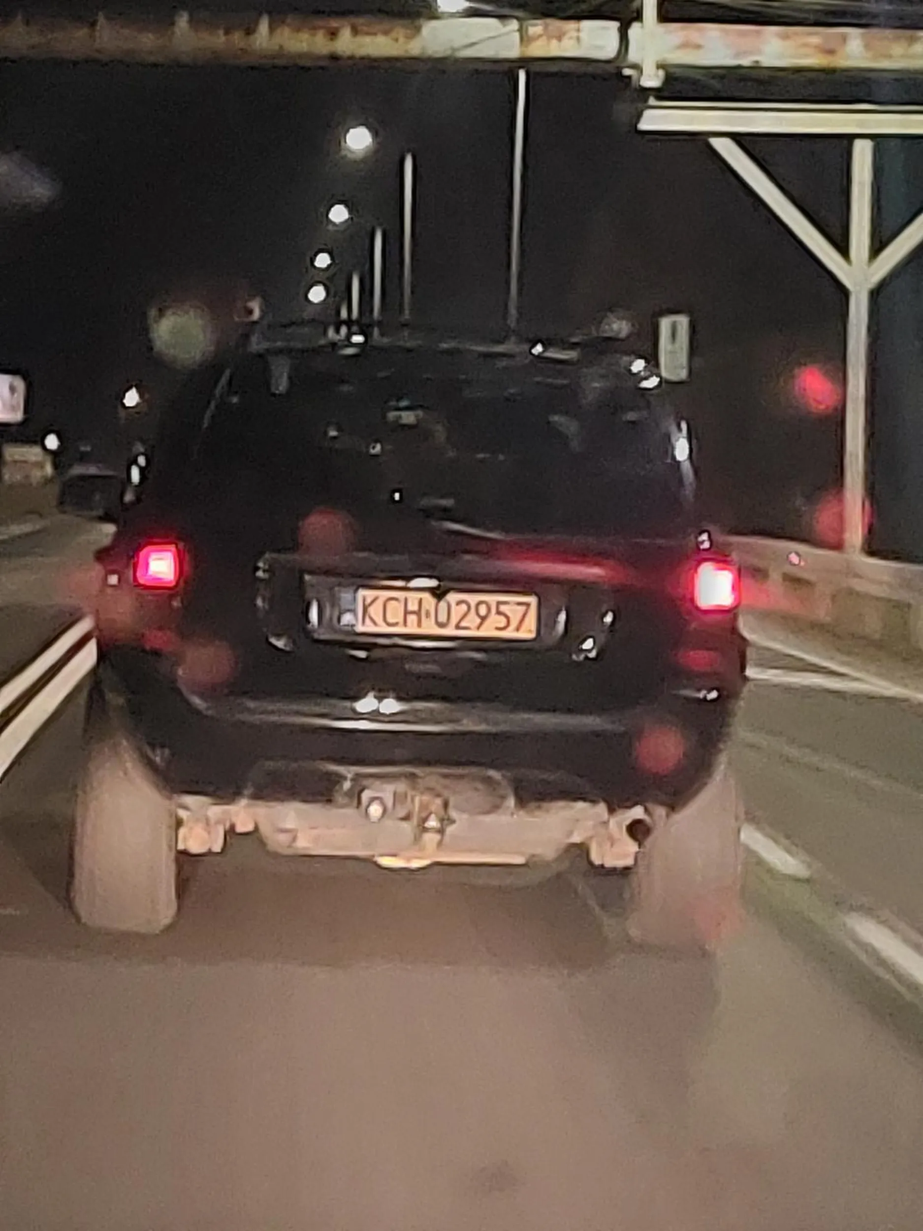 Gbur.. porą wieczorami poczytać kodeks drogowy zanim wsiada się za kółko.. naucz się jeździć bezpiecznie.. niektóre osoby jeżdżą z dzieciami w samochodzie .. skoro Ty ich nie masz to przesiądź się na rower