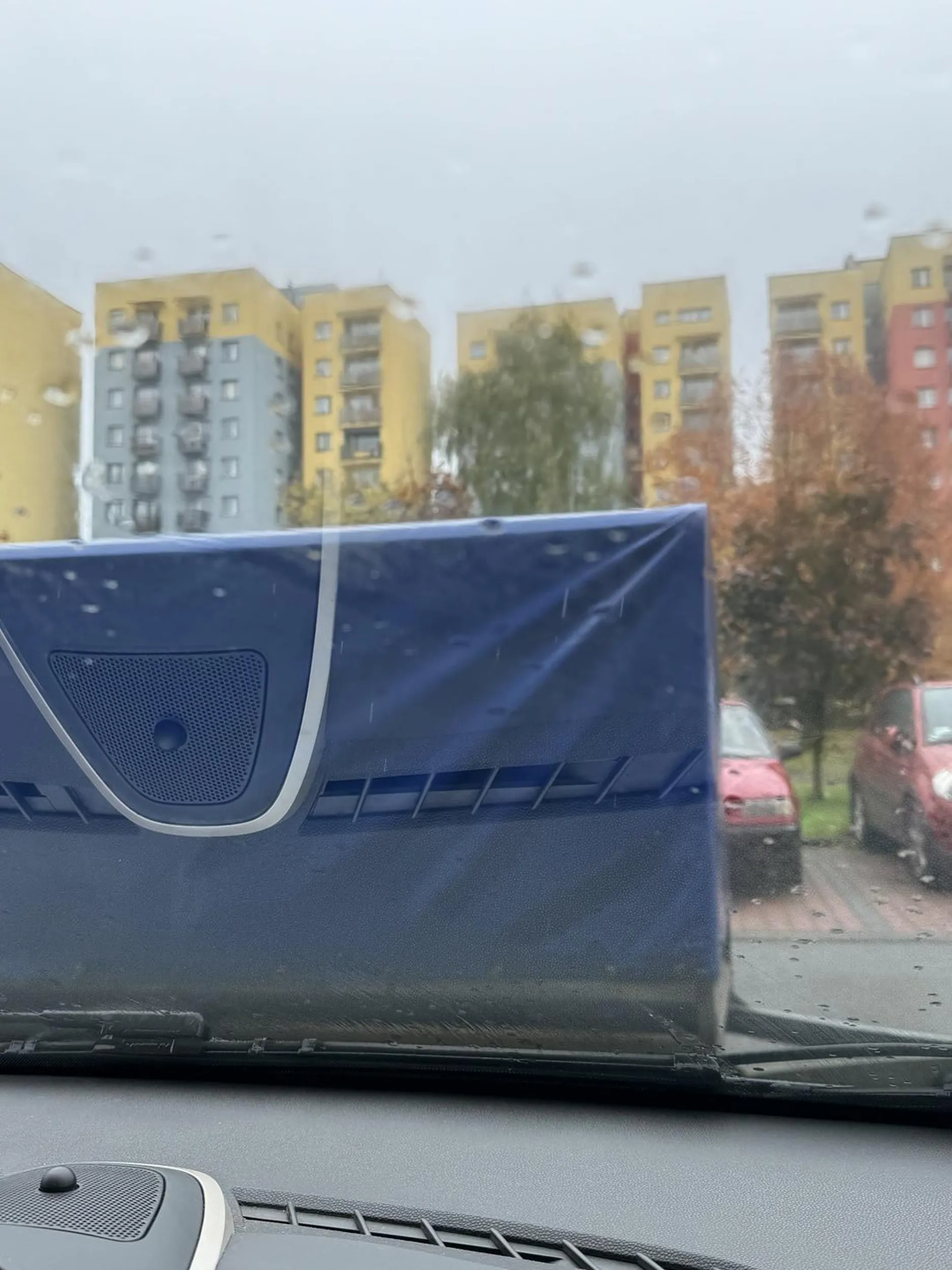 Brawo dla bandy Ukraińców. Jak nie potrafi się parkować to siedzi się na swojej Ukrainie a nie zastawia 6 aut.