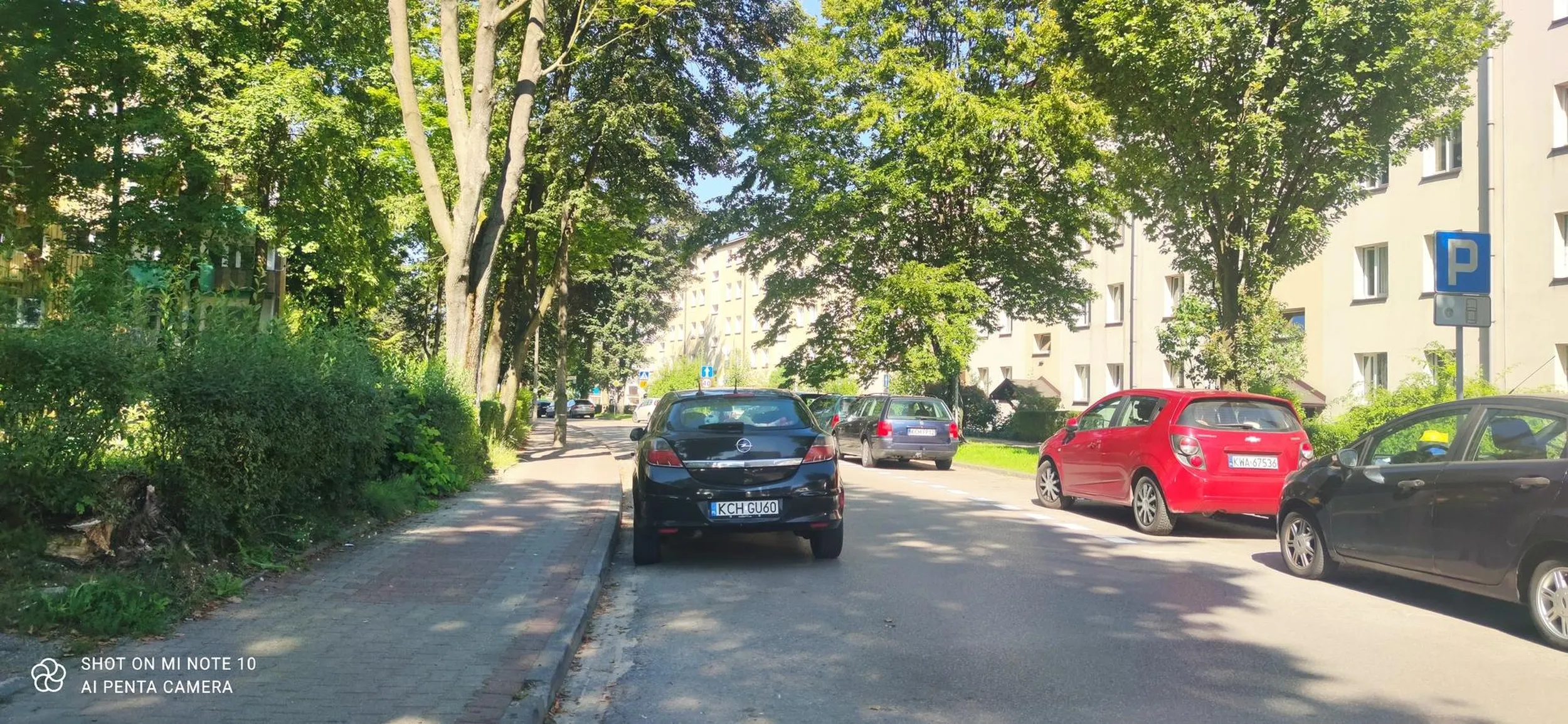 Notoryczne parkowanie na środku drogi!