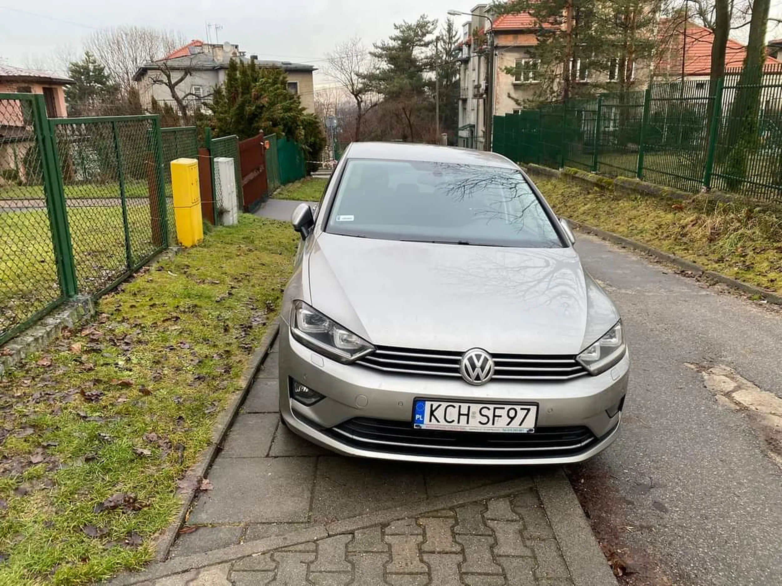 Chodnik do szkoły podstawowej i chrzanowski buc