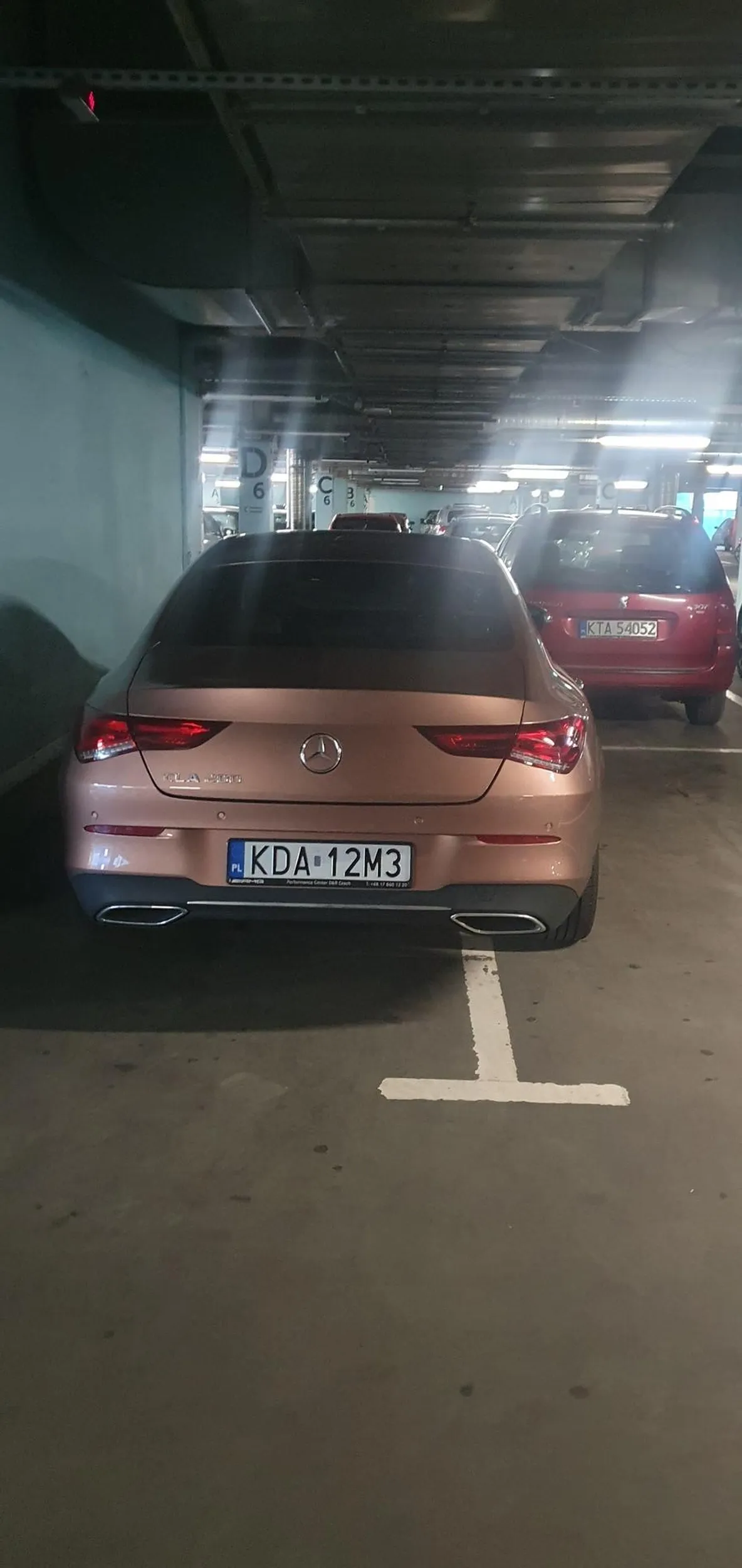 Nie potrafi parkować, ta osoba powinna iść na jakiś kurs doszkalający