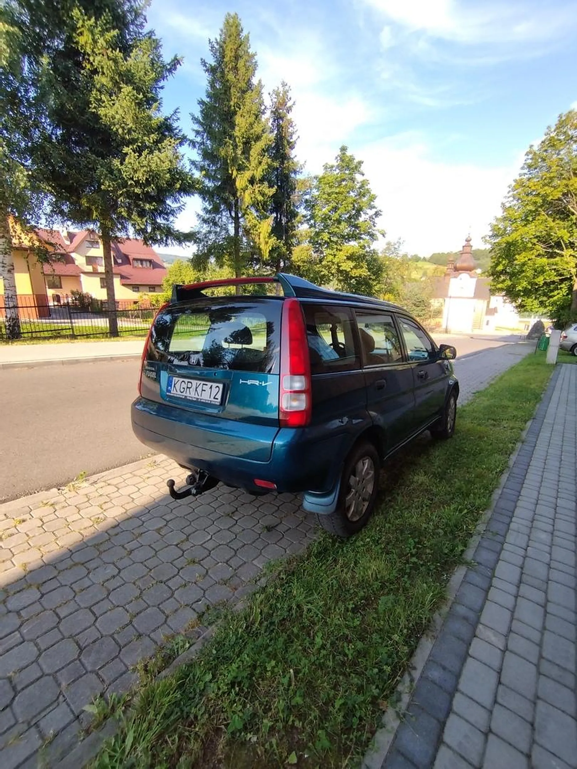 hrabonscz se zaparkował na chodniku