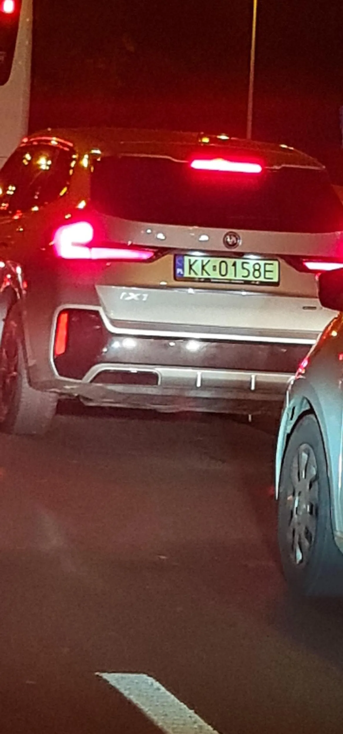 Kierowco jadący dnia 2023.11.02: Ul. Zakopiańska to nie tor wyścigowy.