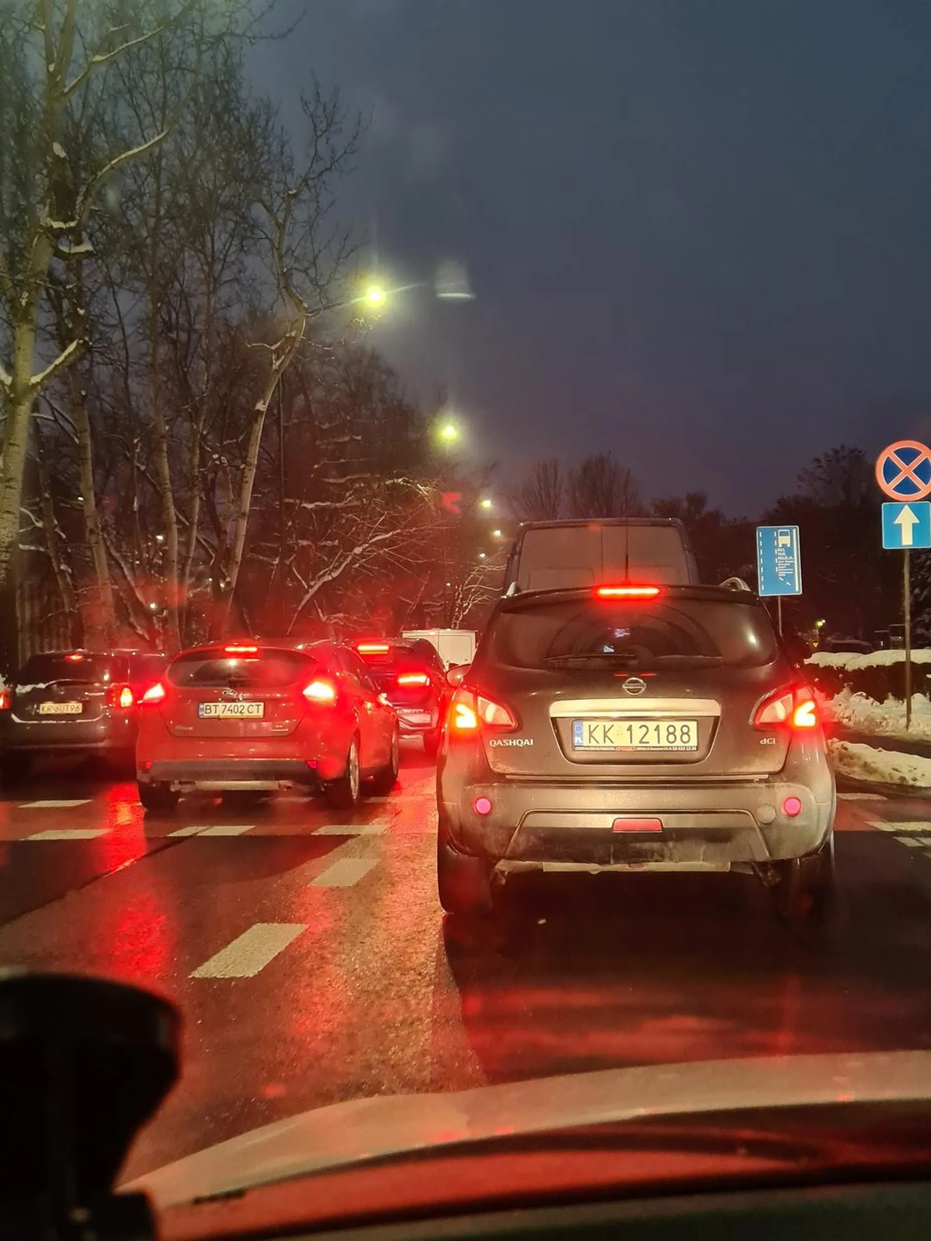 Kierowca jeździ buspasem bezprawnie