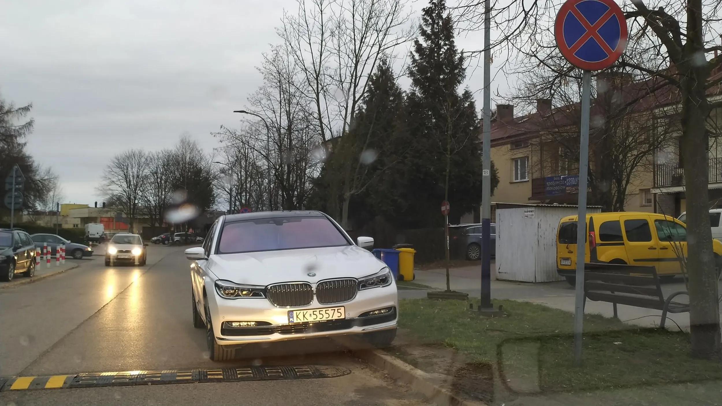 Dla kierowcy BMW przepisy ruchu drogowego to tylko mało istotna sugestia