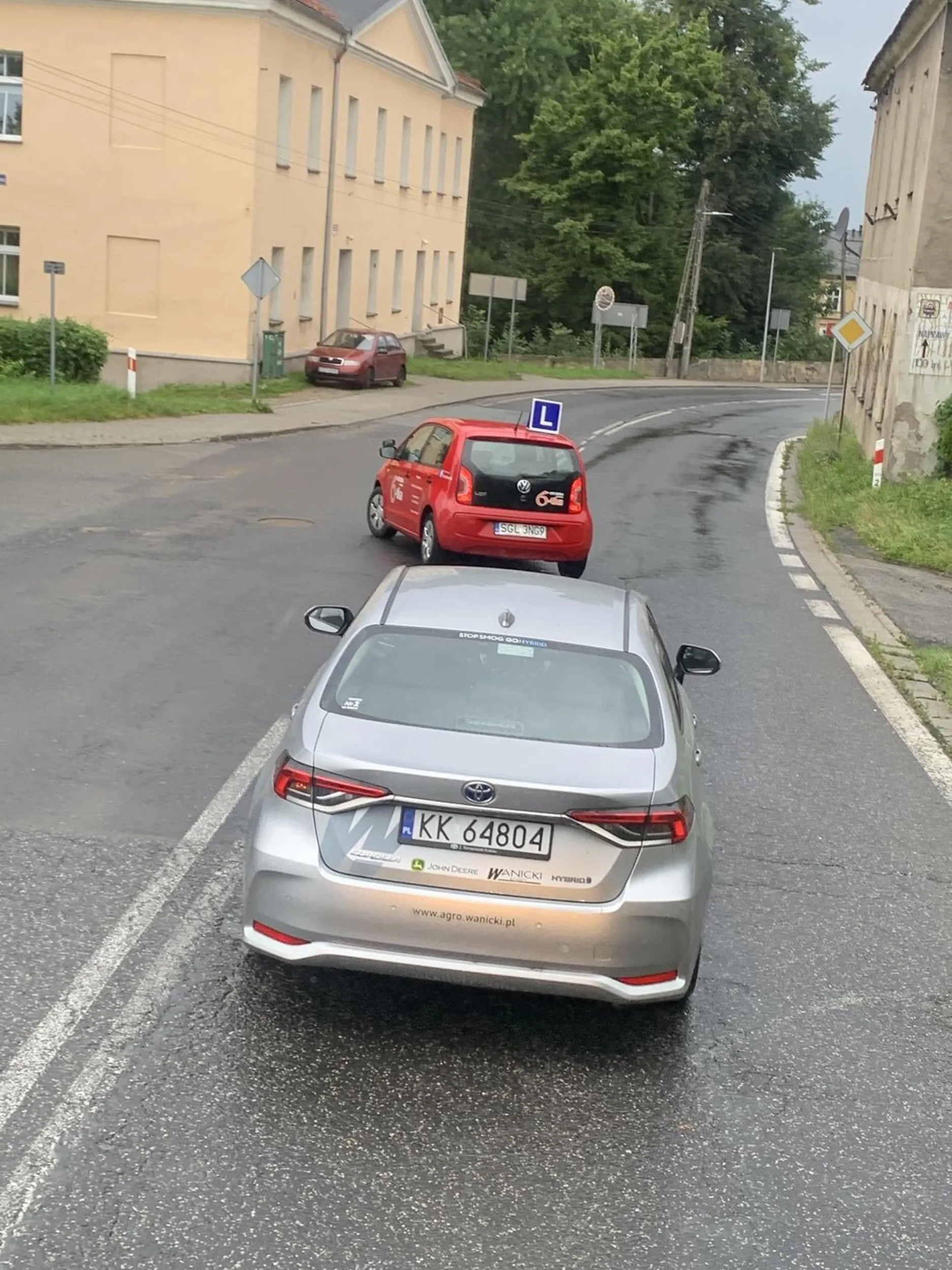 Wyprzedza jakby do ognia jechał, a później jedzie gorzej jak emerytalny dziadek i denerwuje innych kierowców