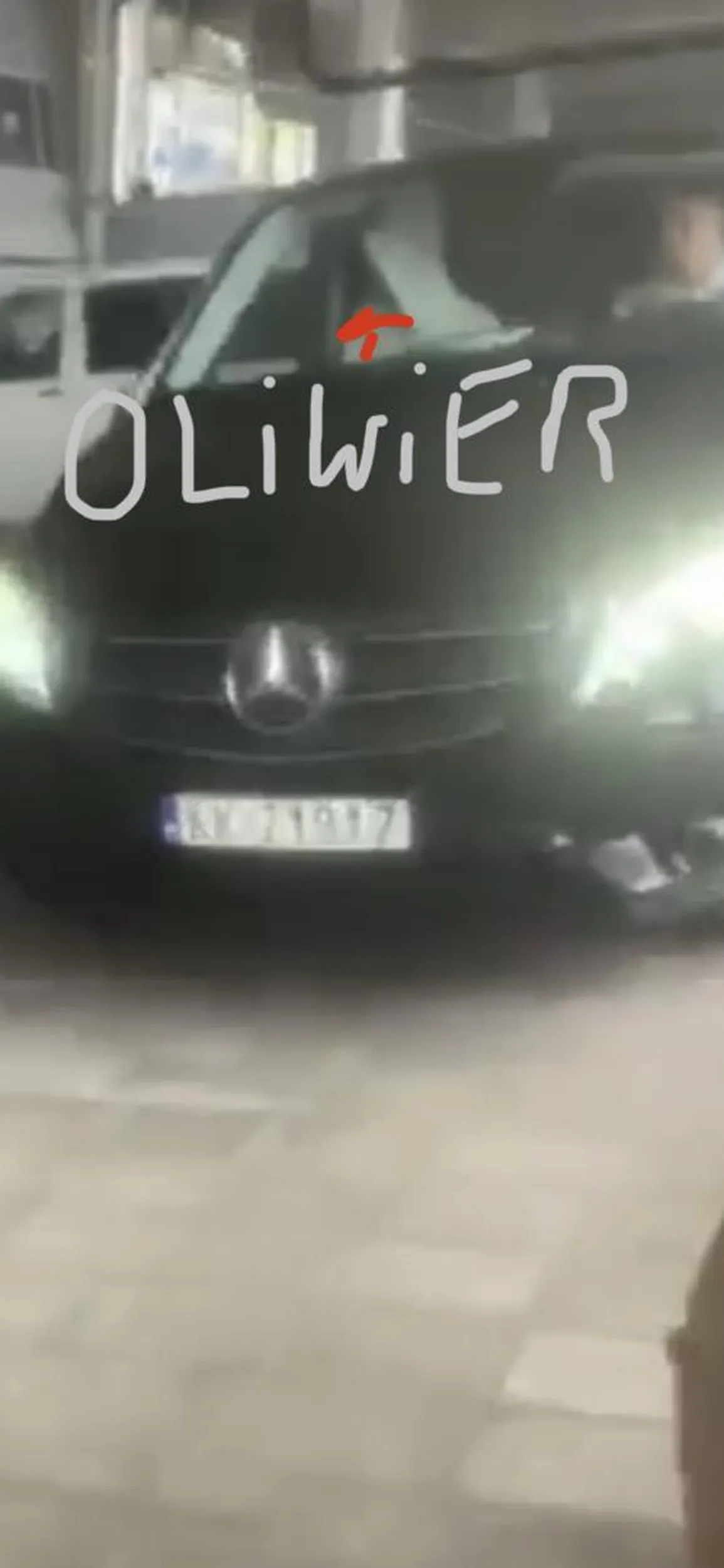 W sumie dobrze ze nie ma tu komentarzy bo były by nie fajne i jakby co to rejestracja Genzie?❤️‍?Pozdrawiam?(przyjechali na koncert tym autem z Krakowa)?