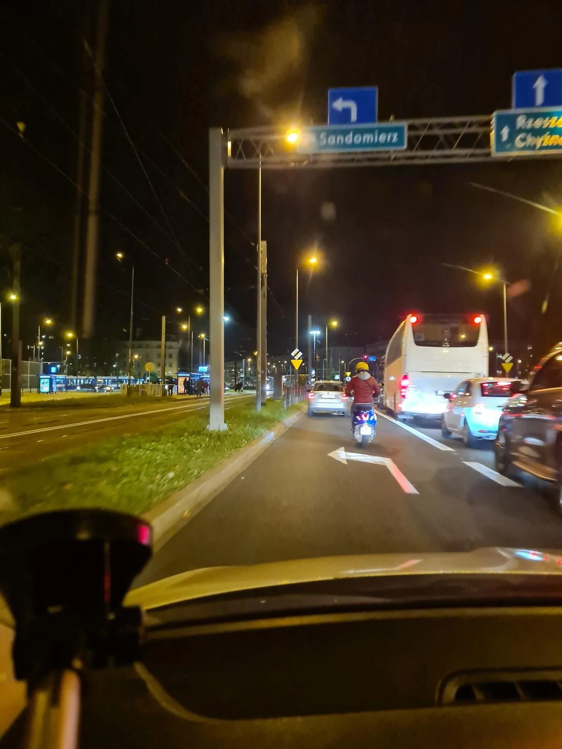 Kierowca agresywny. Szeryf lewego pasa 50km/h i jeszcze pretensje jak wyprzedzisz go