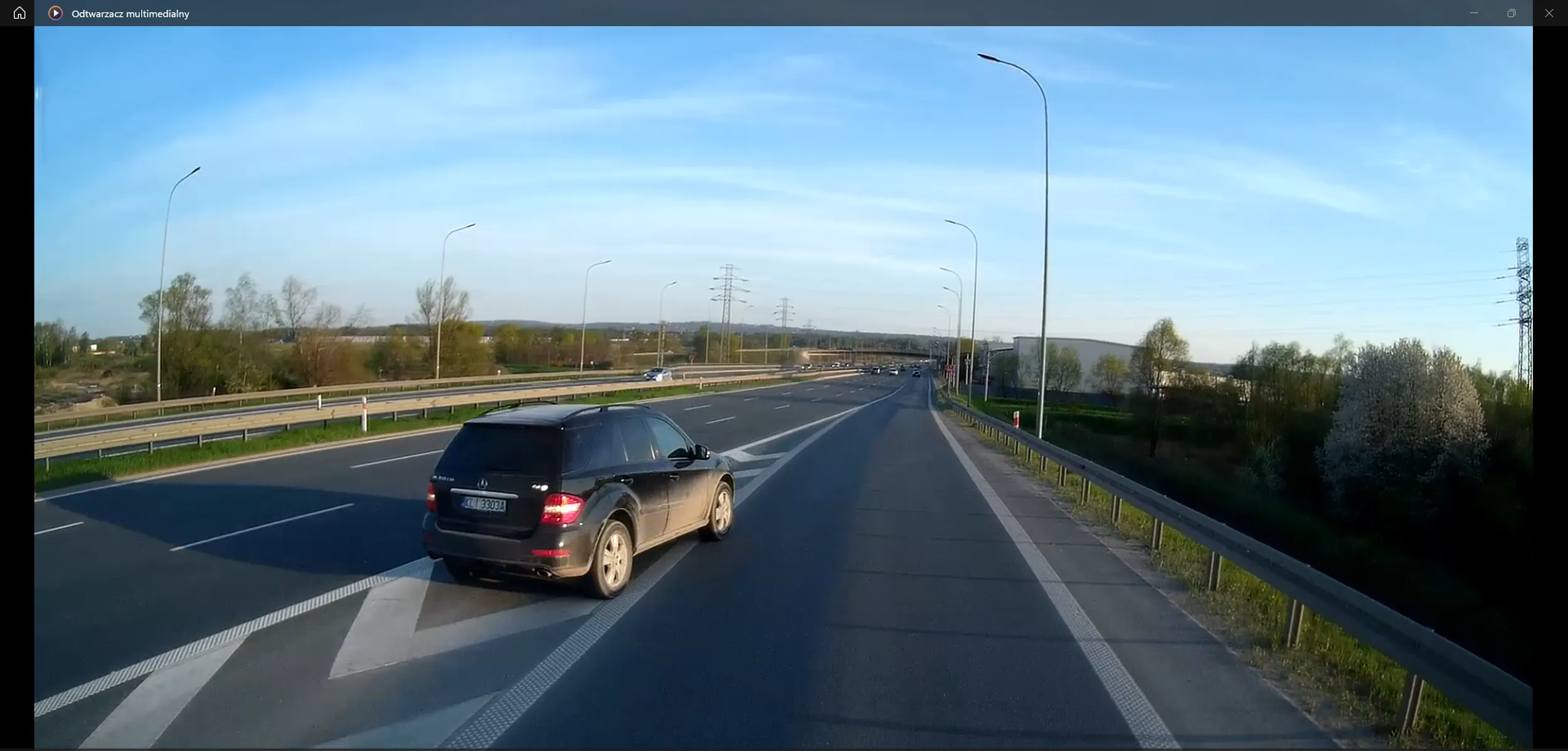 Łajza cofa na drogach szybkiego ruchu. Ku przestrodze podczas spotkania z tym osobnikiem...