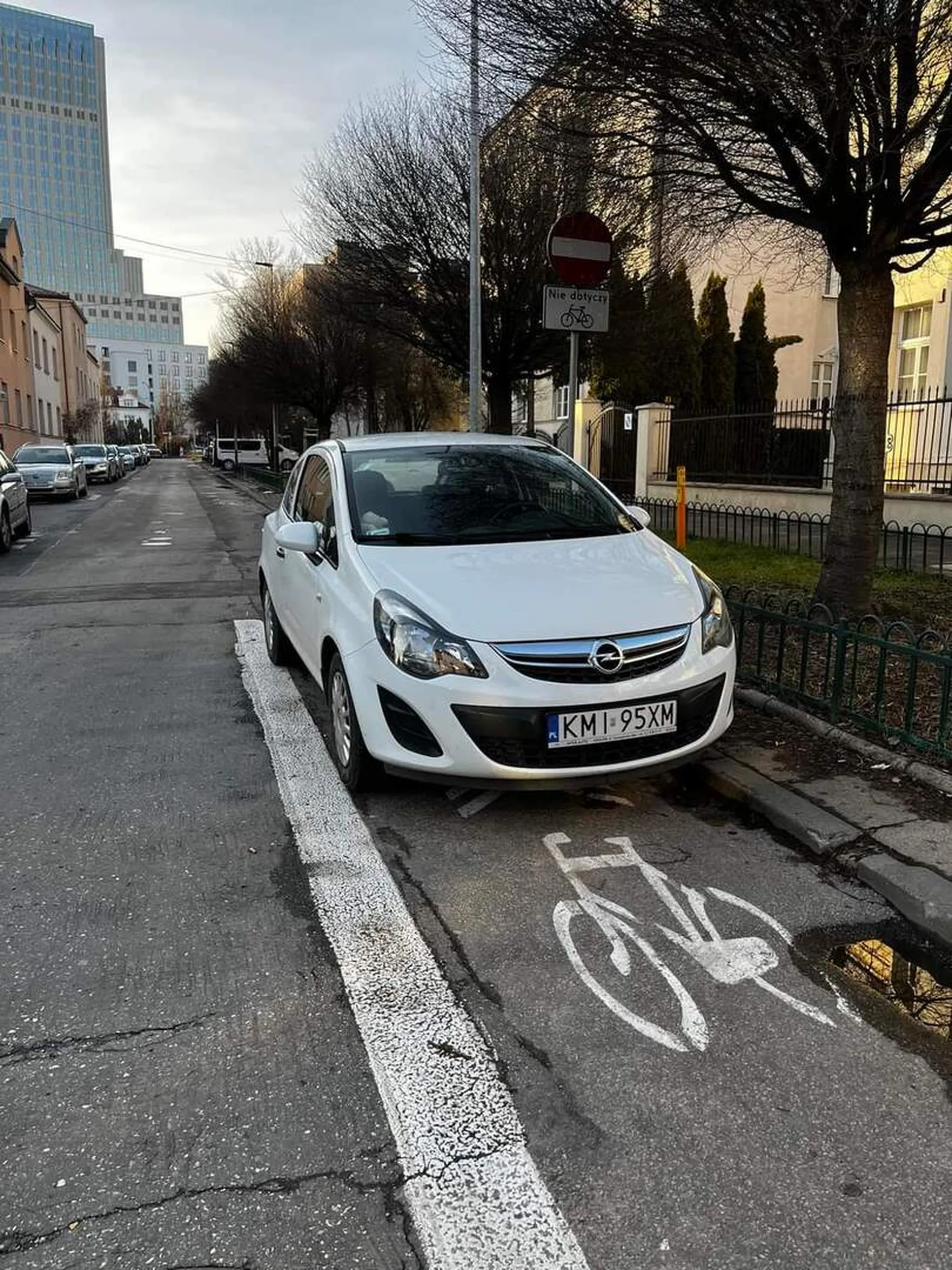 Asterka myśli, że jest rowerem