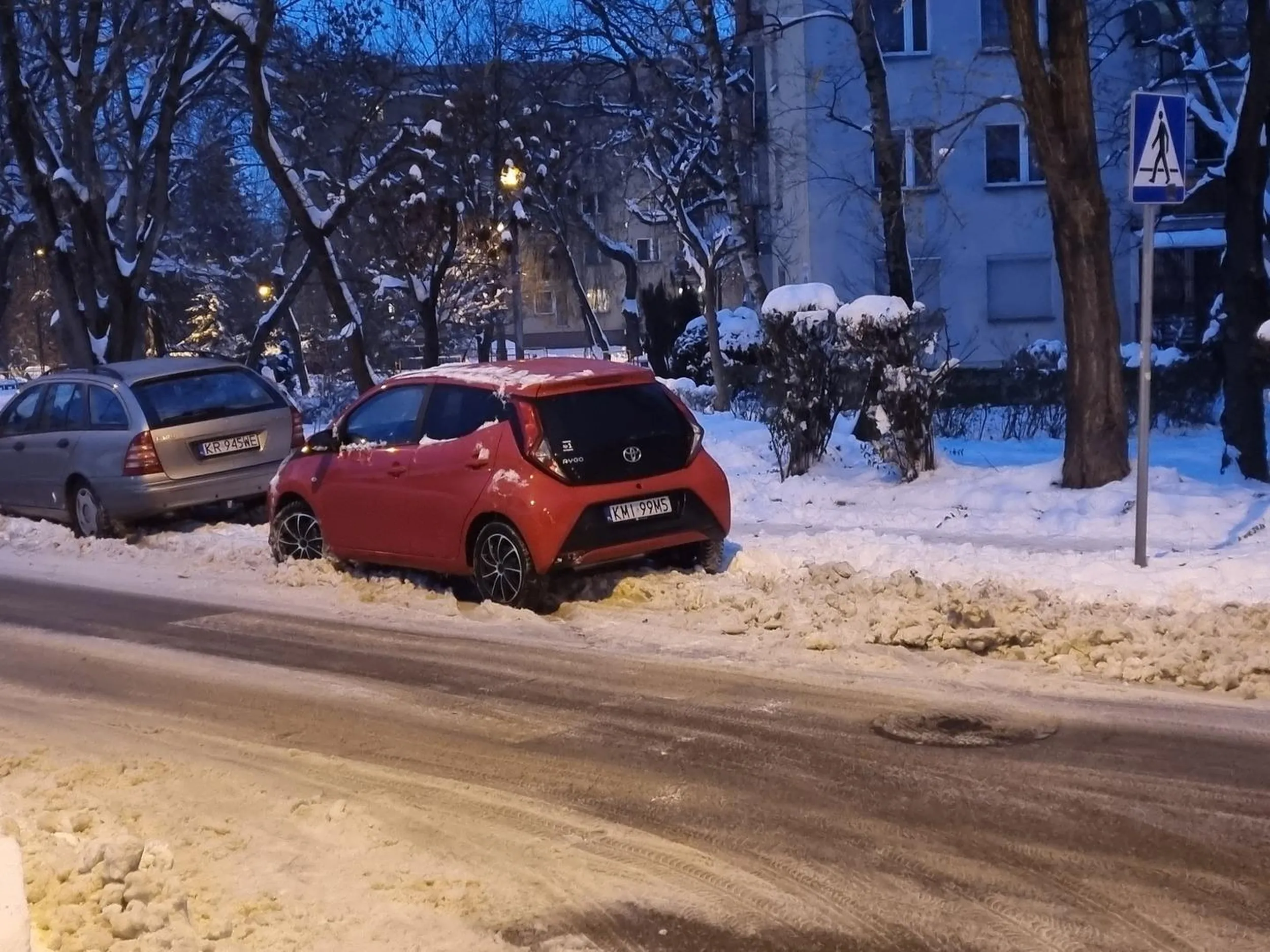 Na środku przejścia dla pieszych