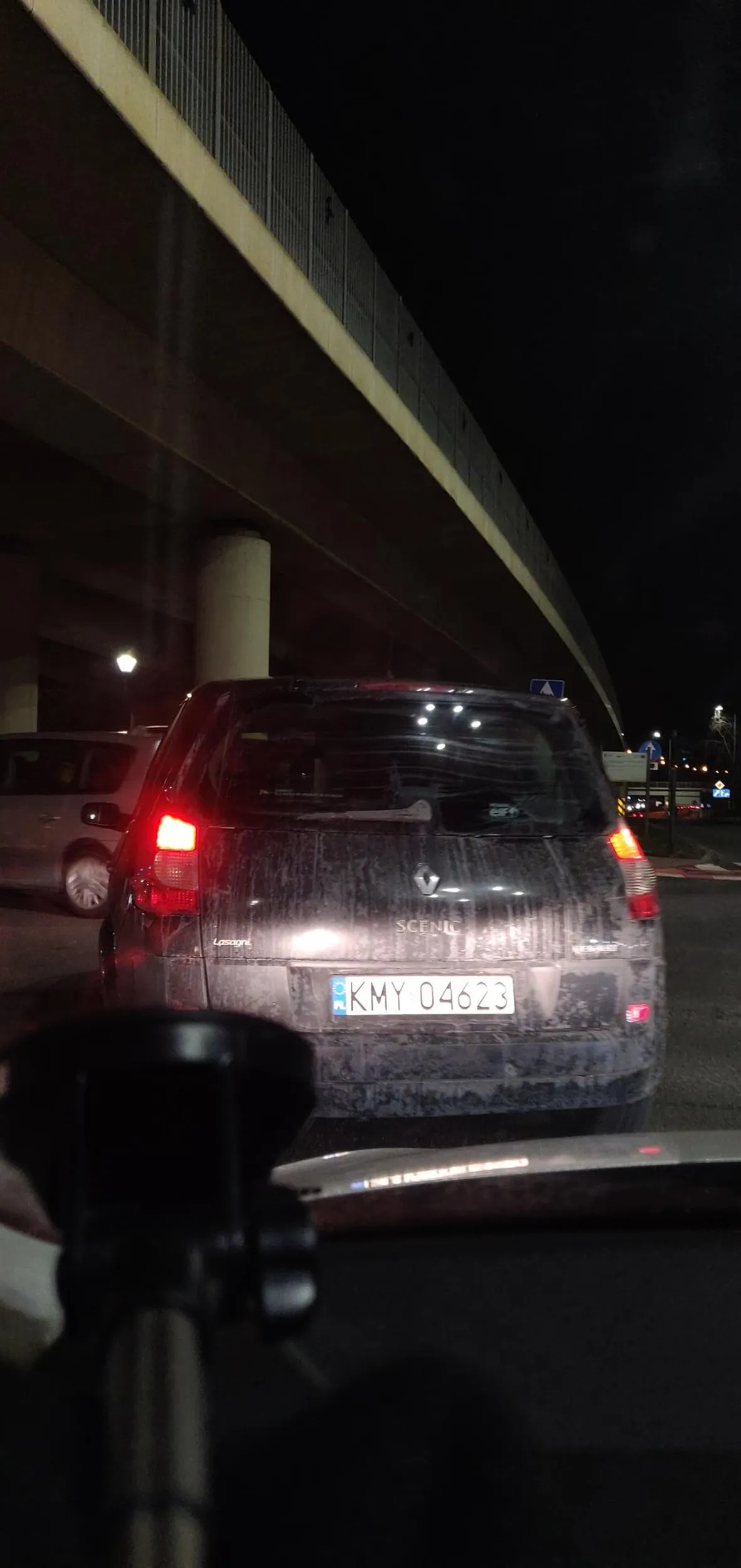 Kierowca jeździ niebezpiecznie