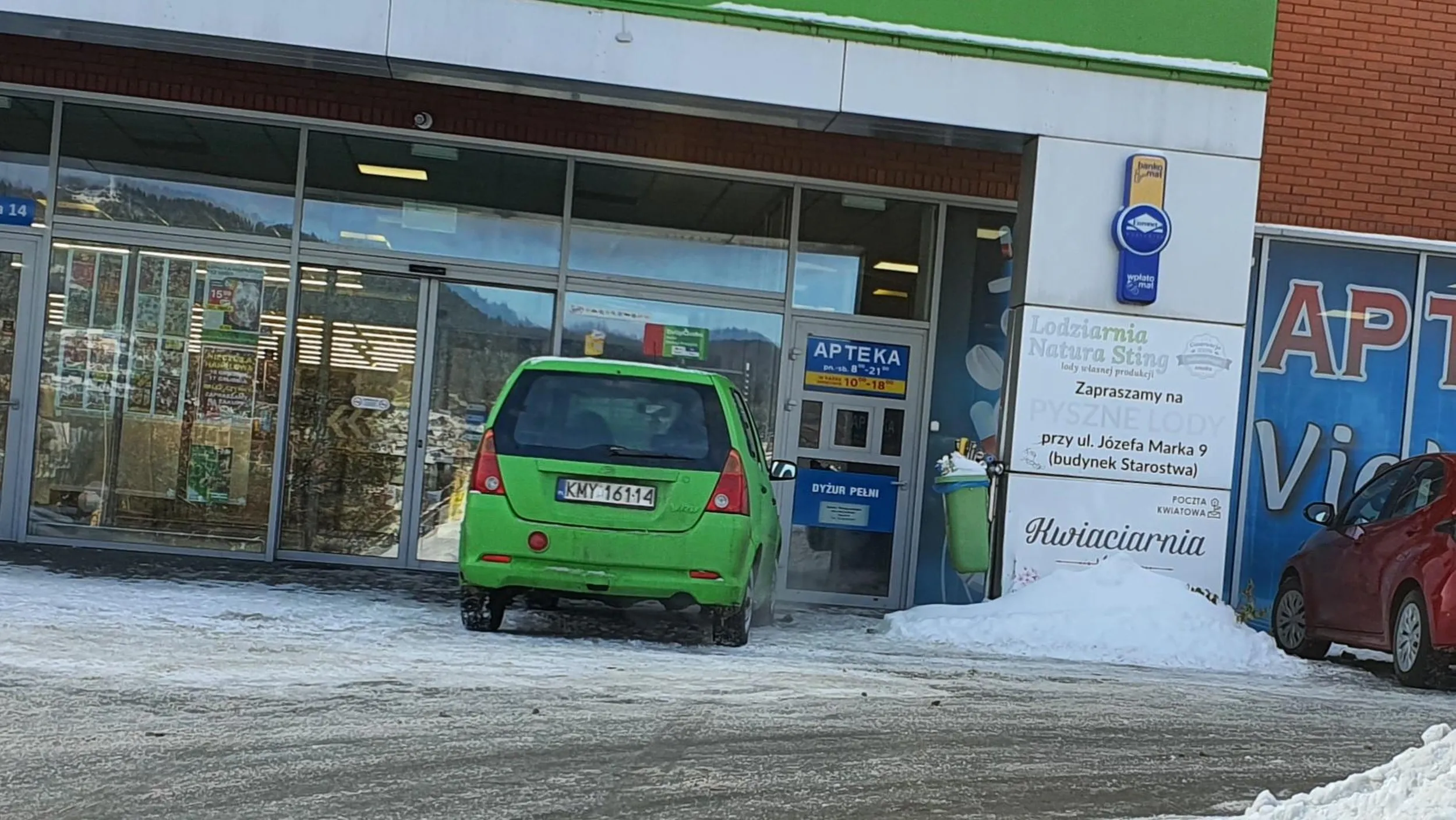 Nie pozdrawiam kierowcy narodowości romskiej, który prawie mnie potrącił pod samymi drzwi delikatesów centrum, a później tam zaparkował, jakby zasady ruchu drogowego go nie dotyczyły