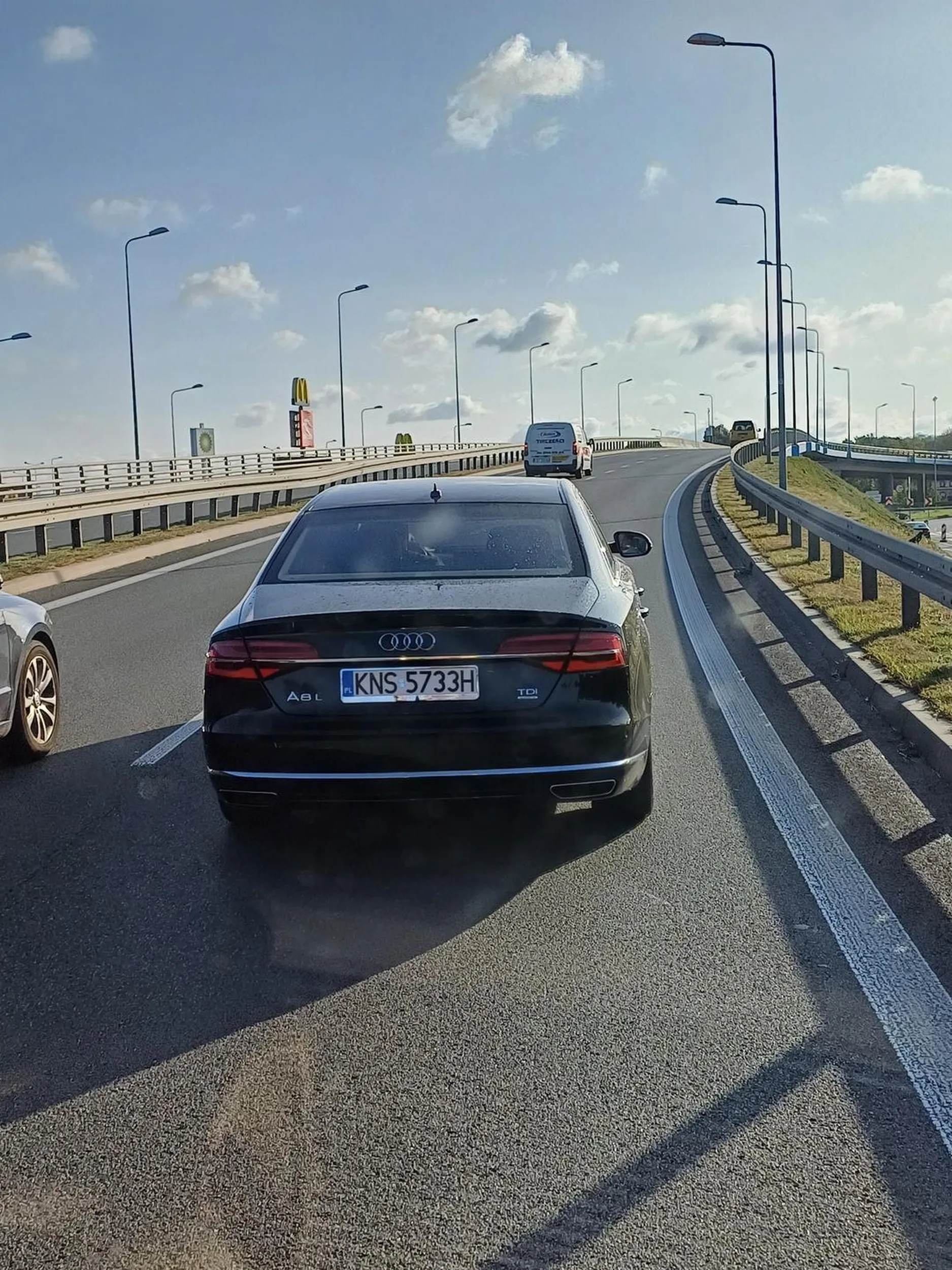 Naucz się buraku przepisów oraz kultury na drodze. A ten paluszek to wsadź go sobie w ....