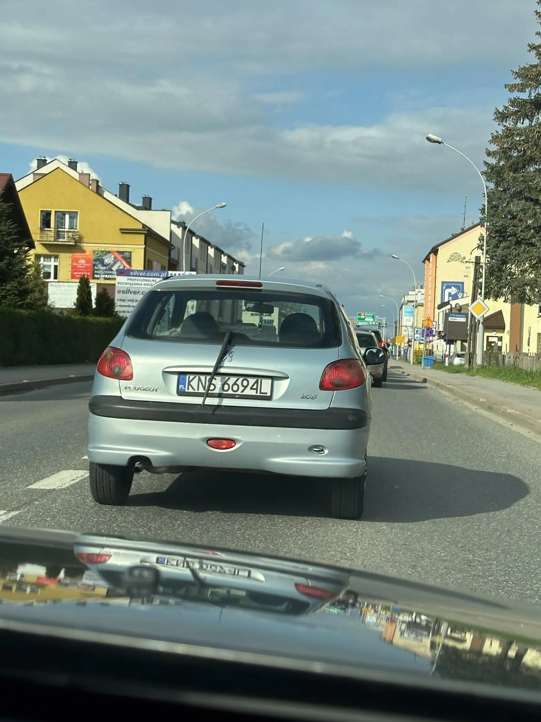 Troszeczkę wycieraczka obwisła