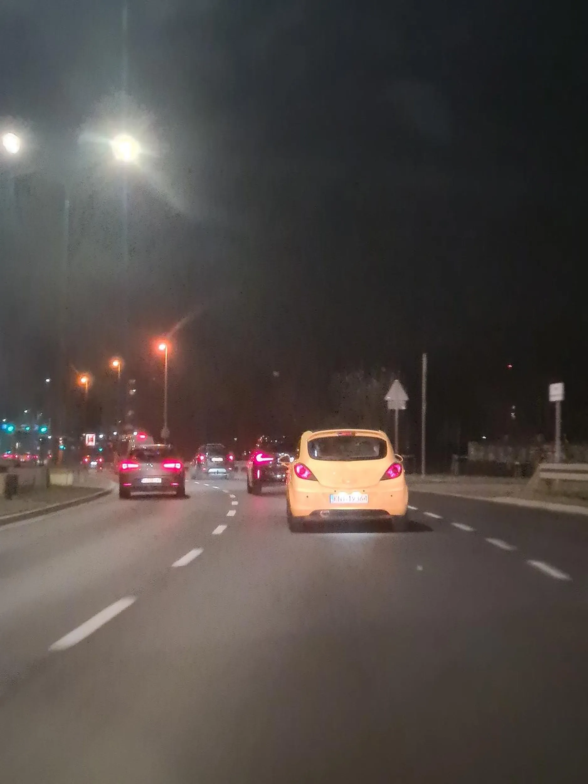 Kierowca wymusza pierwszeństwo