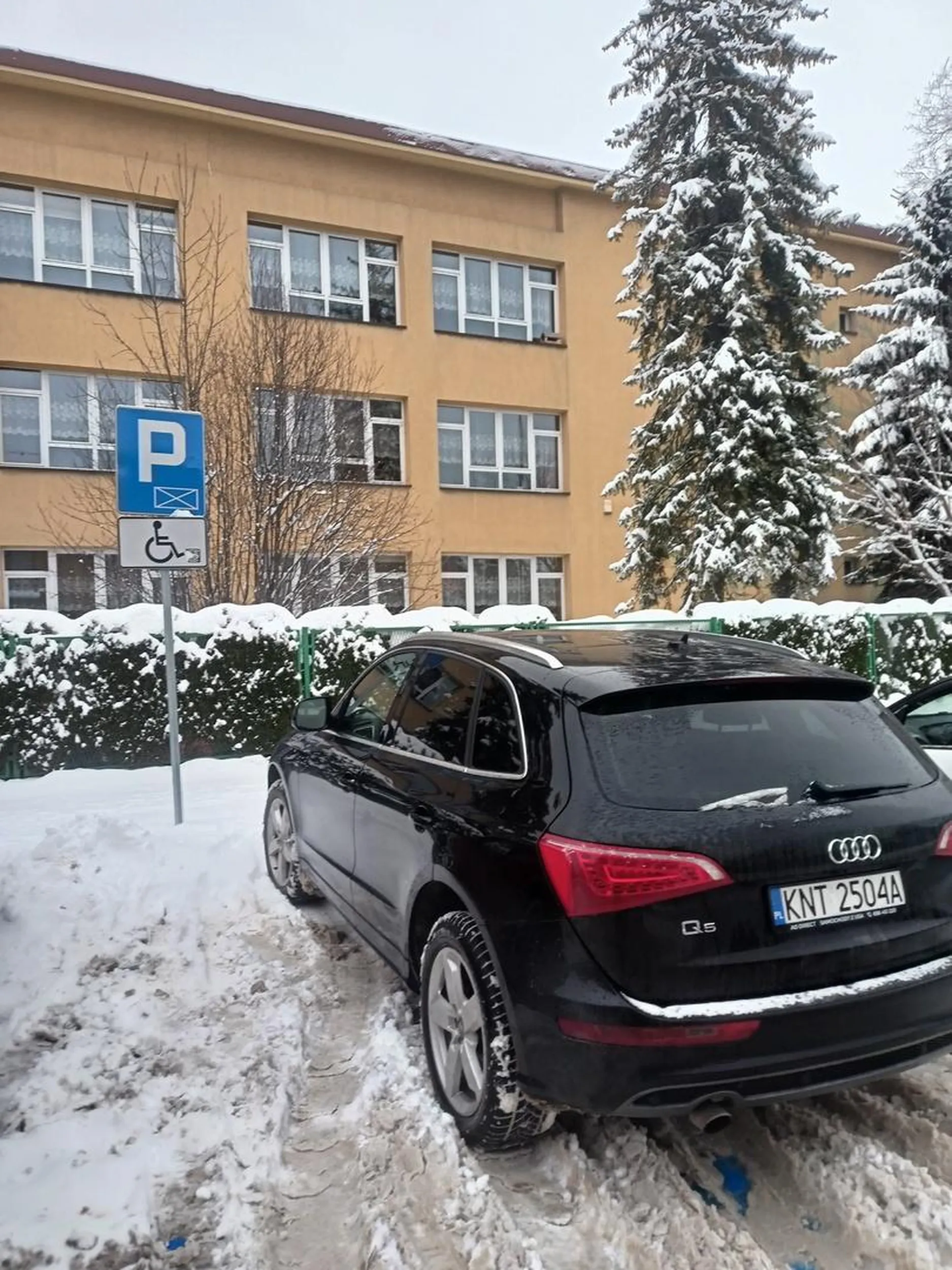 Parkuje na miejscu dla inwalidów a inwalidą nie jest