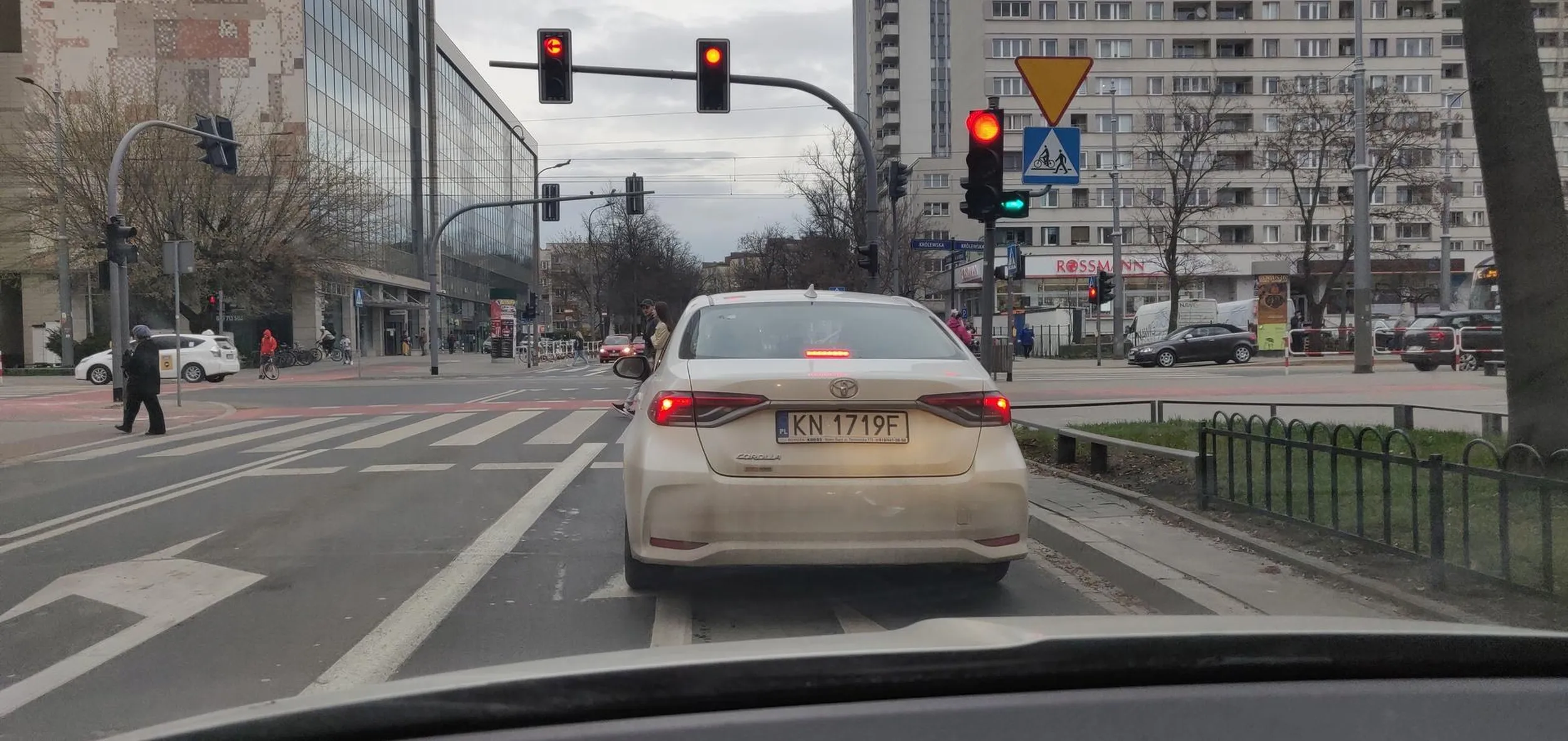 Kierowca wymusza pierwszeństwo