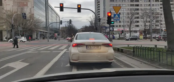 Kierowca wymusza pierwszeństwo