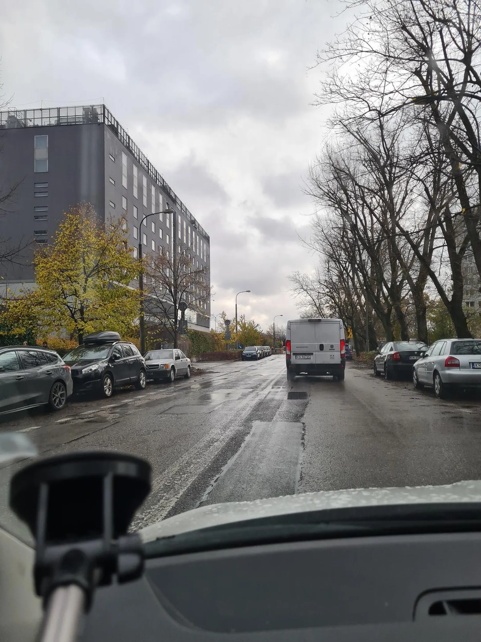 Kierowca wymusza pierwszeństwo