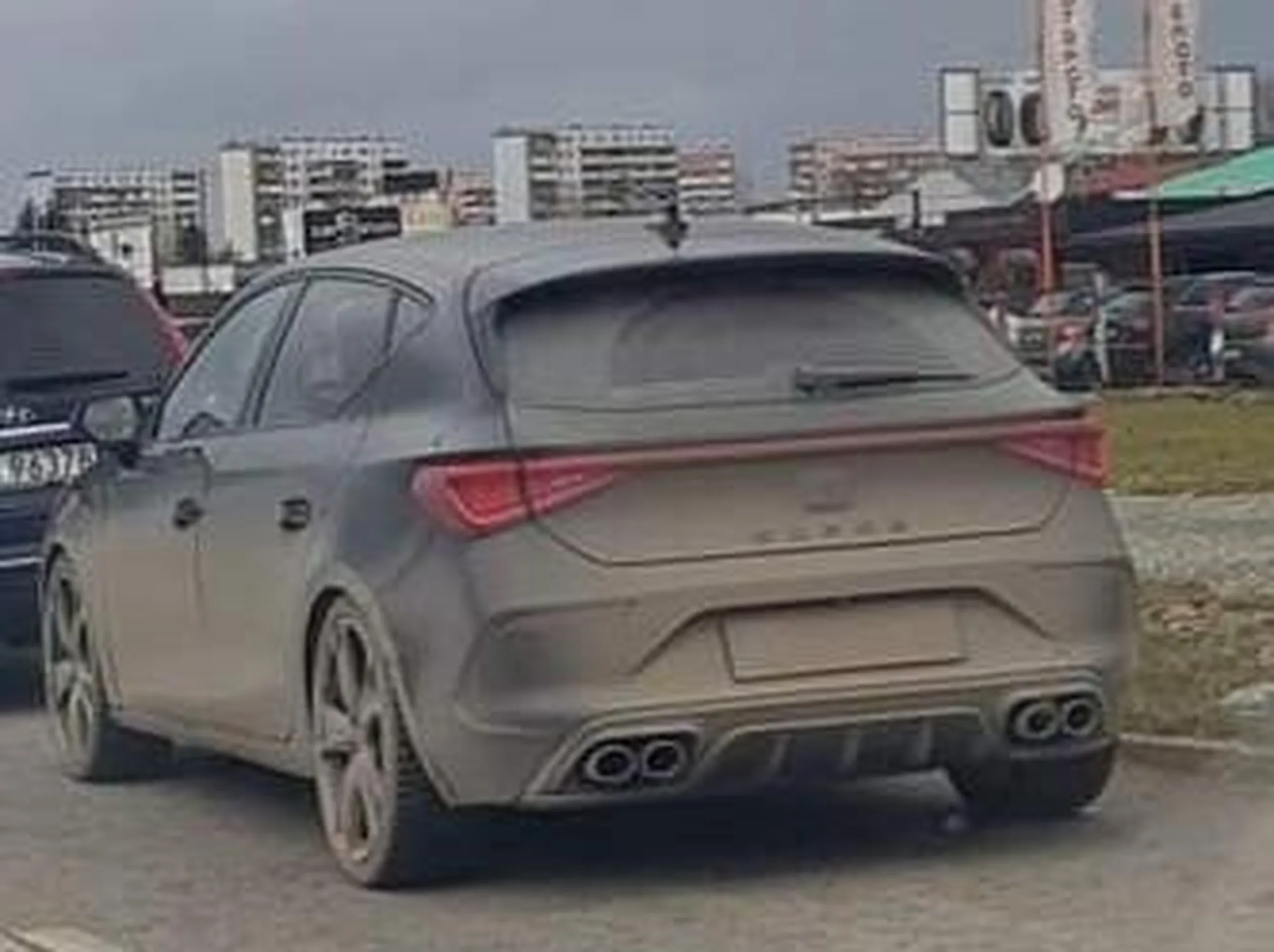 Niebiescy w nieoznakowanym radiowozie łamiący sami prawo