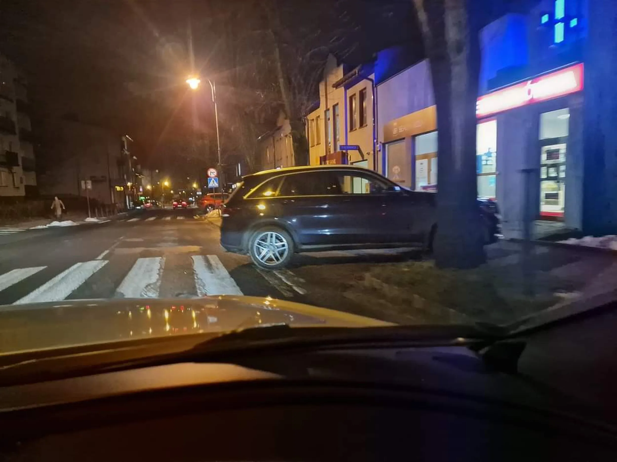 są równi i równiejsi :)