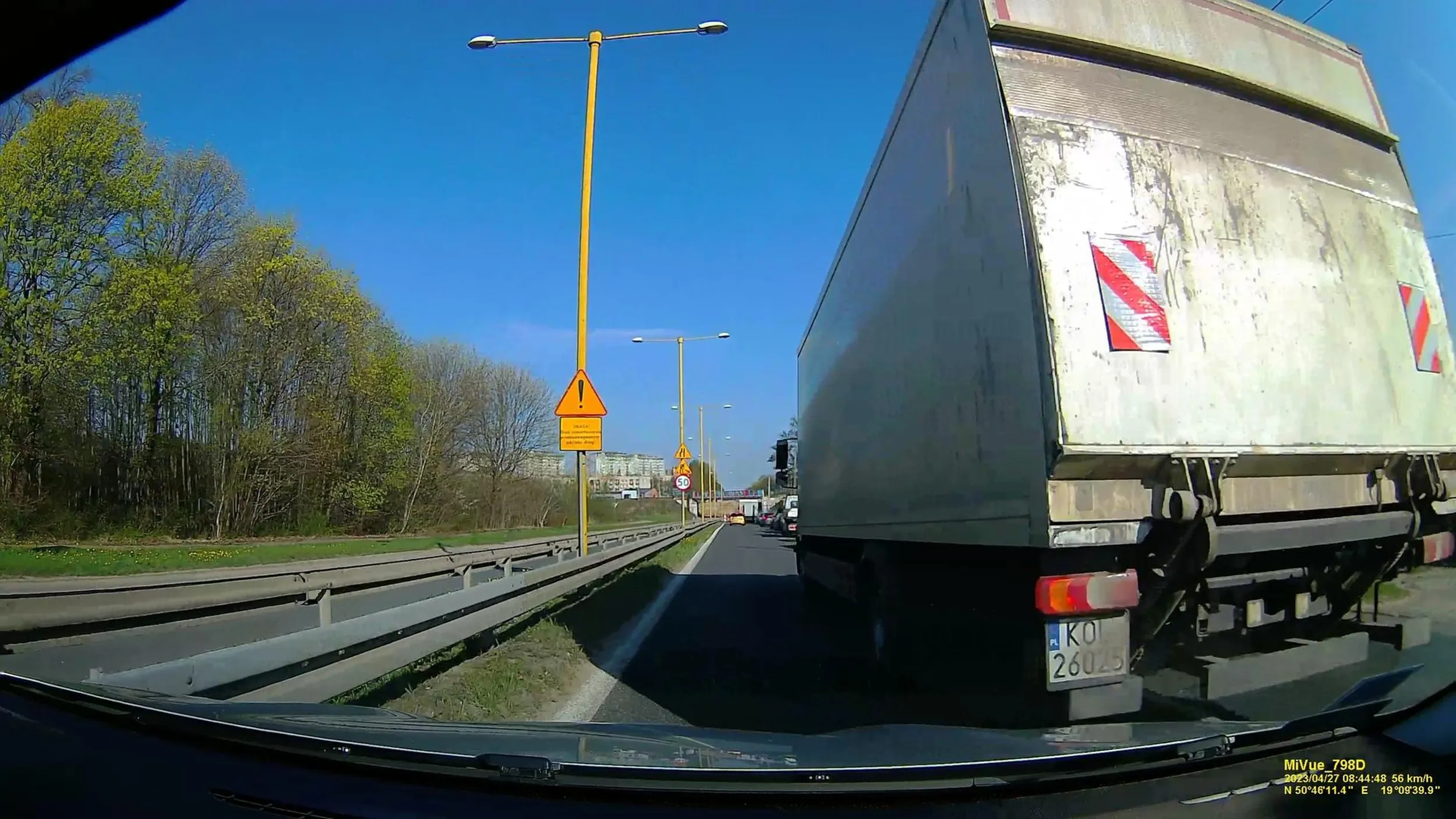 Składaj już kase na mandat, mam nadzieję że zasilisz budżet konkretnie i odechce ci sie szeryfowania tępy ch...