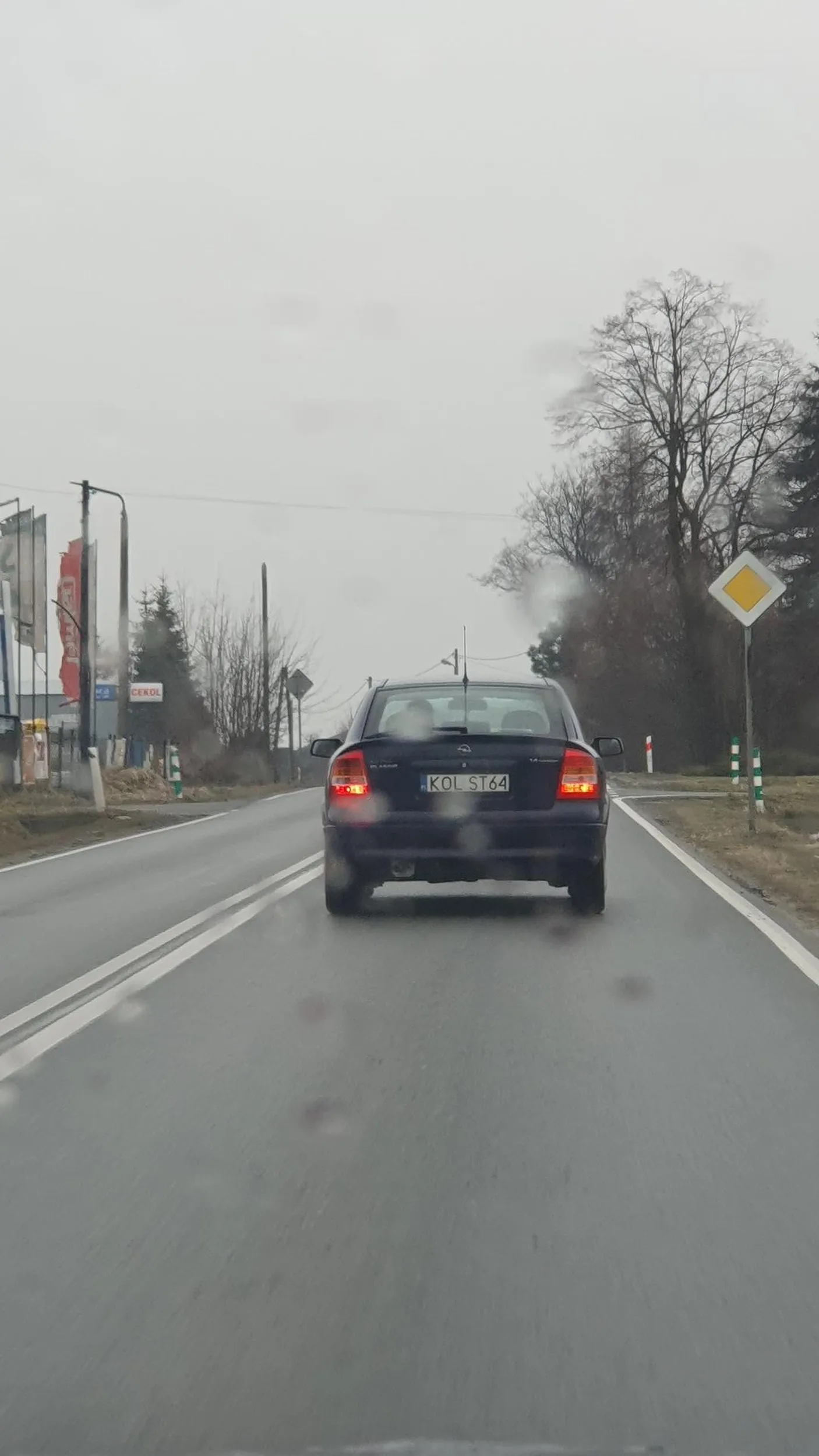 Wymusiła pierwszeństwo wjeżdżając na rondo.