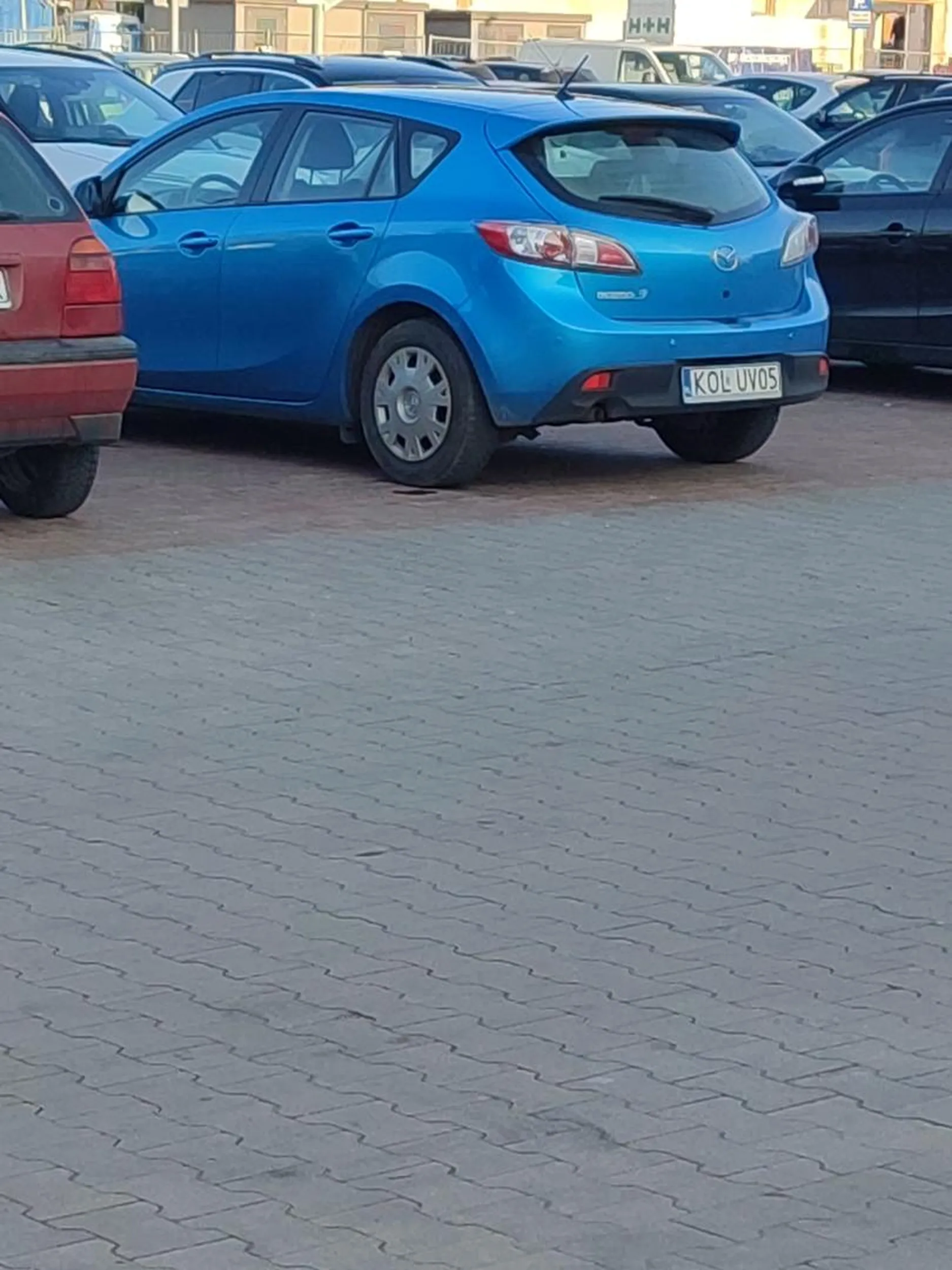 Jedno Miejsce parkingowe jest przeznaczone dla jednego pojazdu osobowego a nie dwa miejsca na jeden