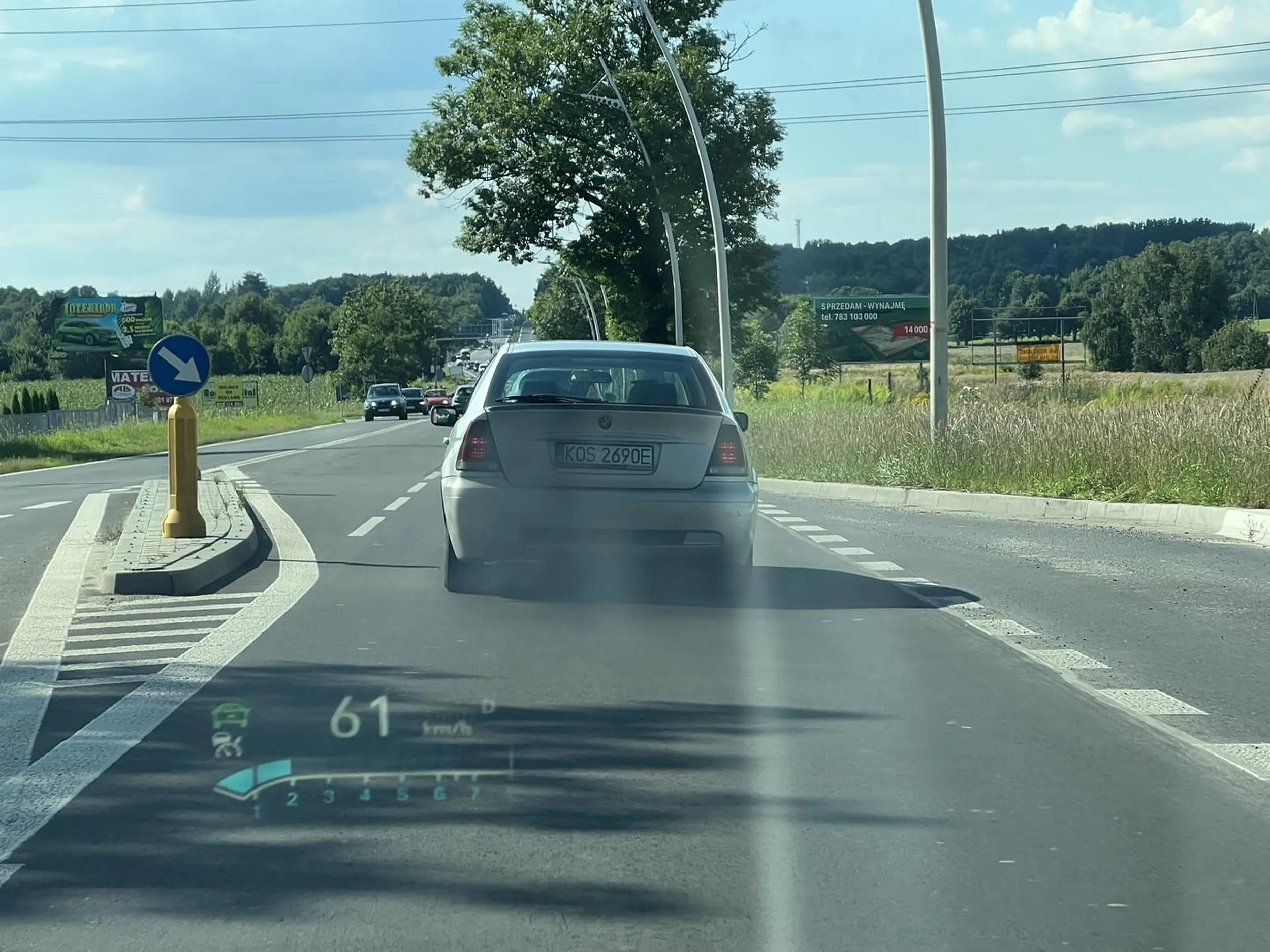 Troszkę kopci, ale tablice widać. Ale to BeeMKa w dizlu. Najlepsza furka!