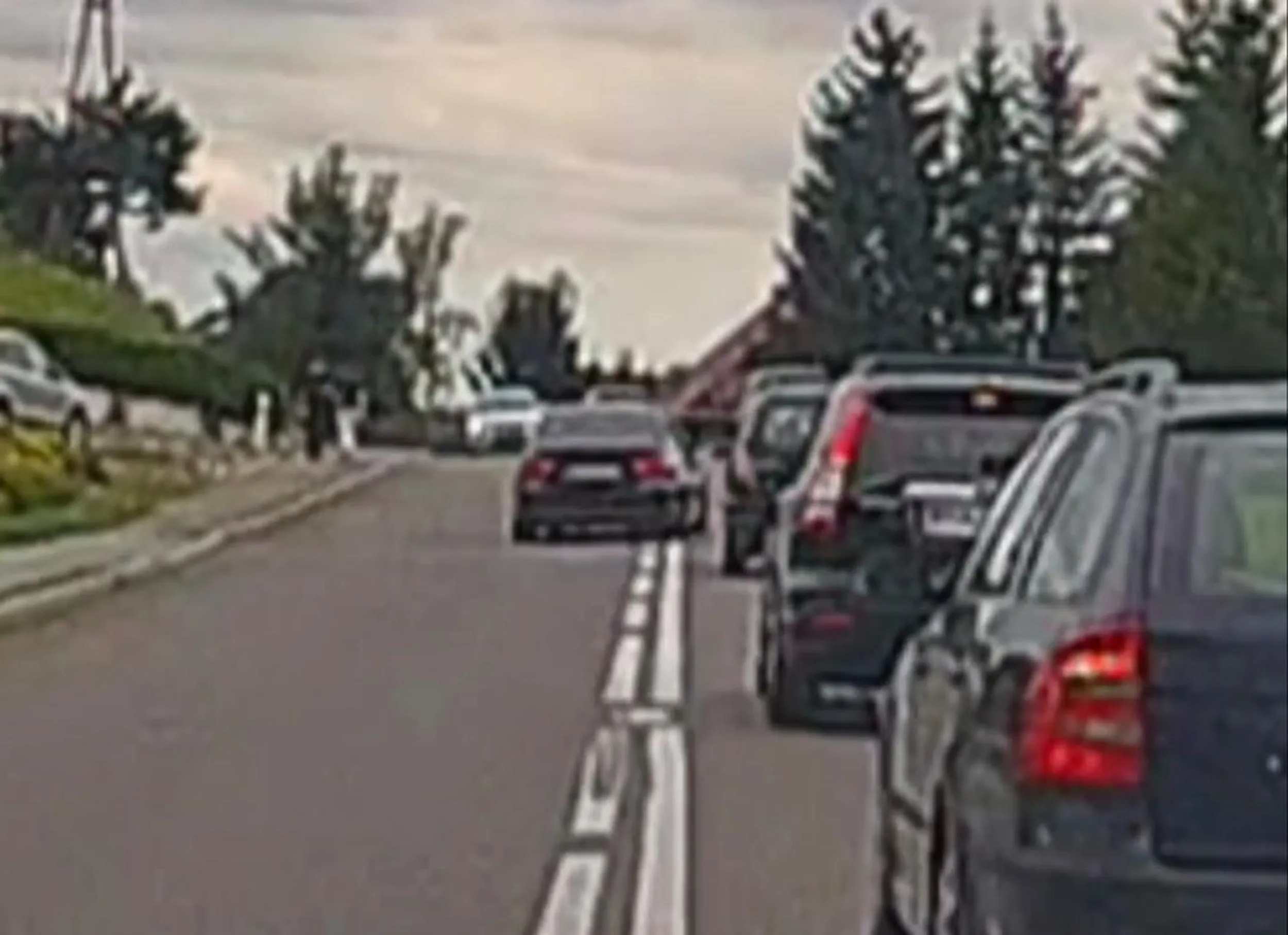 Brawurowa jazda, duża prędkość na 50 w zabudowanym i wyprzedzanie ile się da aut. Prawie czołówka