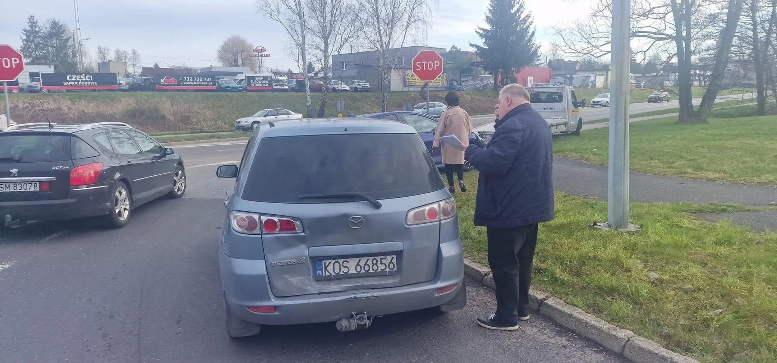 Ambitny i młody informatyk oraz przedsiębiorca. Uczy rysować w programie Paint oraz programować w programie C++. Na lekcjach podstaw przedsiębiorczości omawia funkcje banku centralnego, wzrost PKB oraz opowiada na temat giełdy z akcjami. Kochany nauczyciel, a jeszcze bardziej jako człowiek!