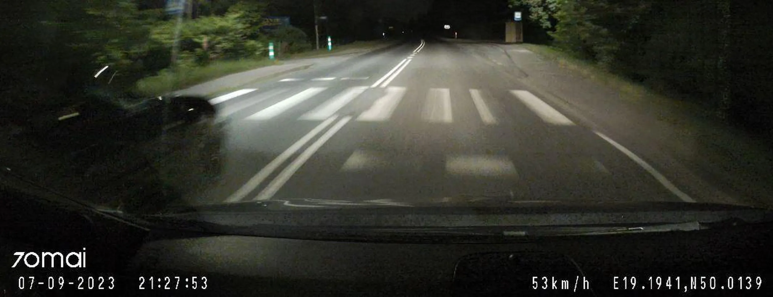 bezpośrednio NA przejściu dla pieszych - pszypaU