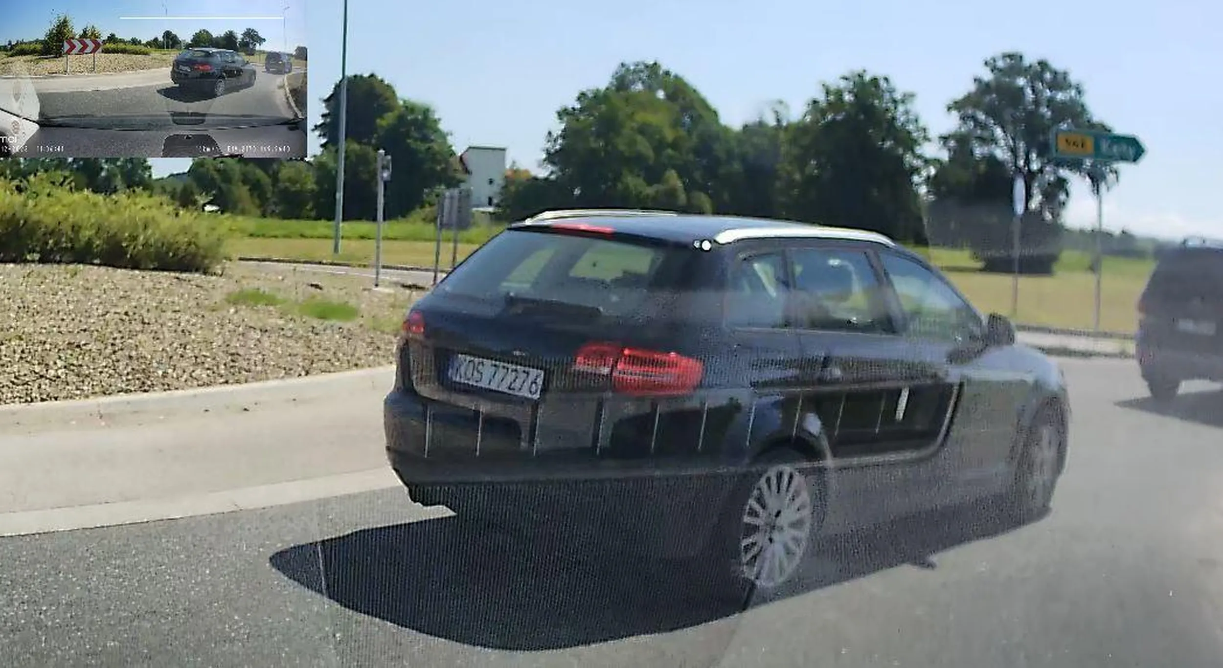 szanownemu Panu proponujemy nie bawić się telefonem podczas jazdy